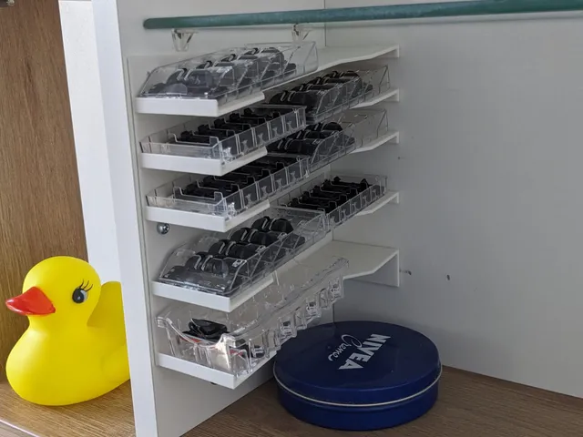 Shelf for Razor Blade cartridges