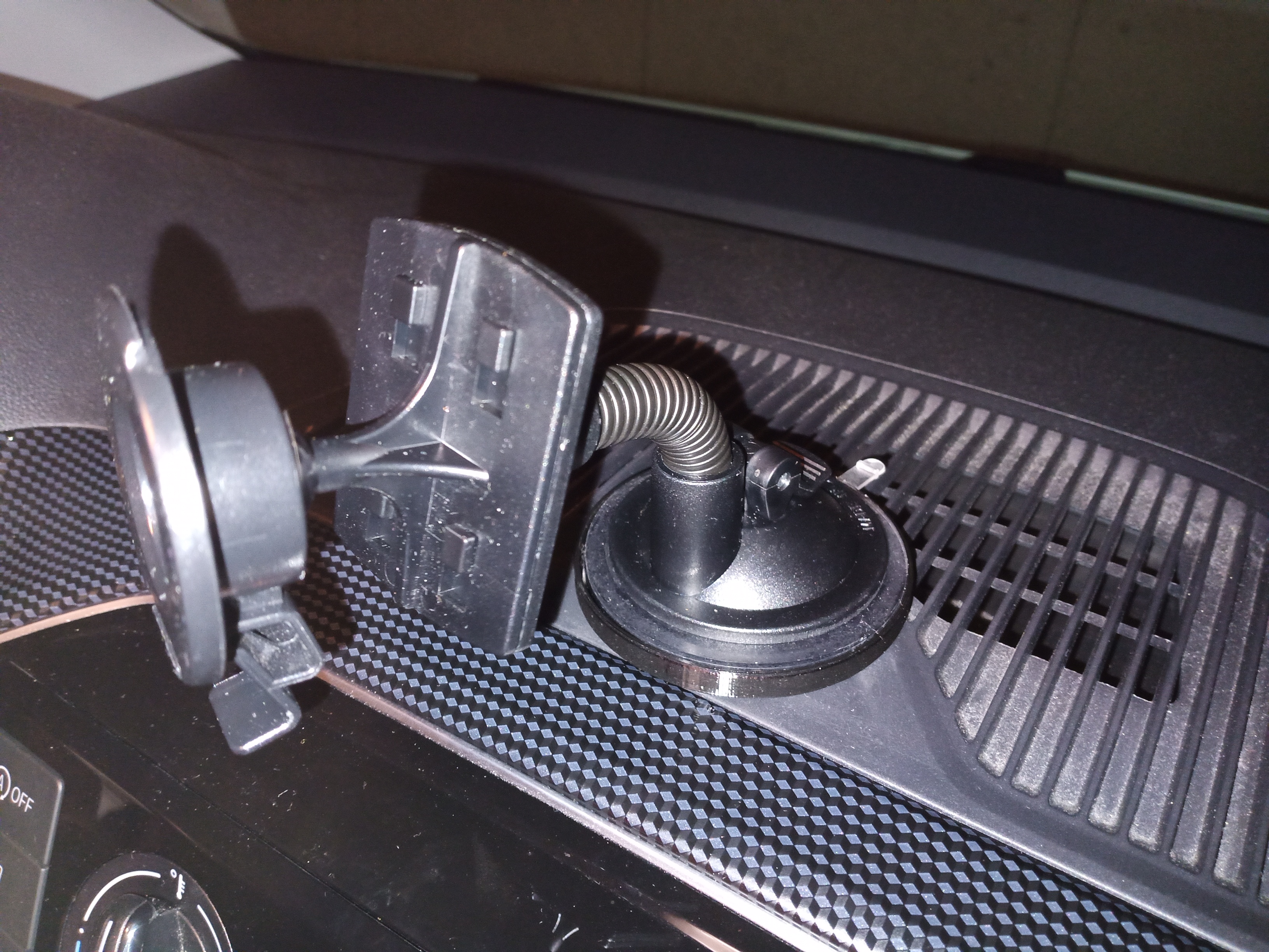 Amaturenbrett Saugnapf Basis Unterlage / Platte für Navigationsystem. Dashboard suction mounting base.