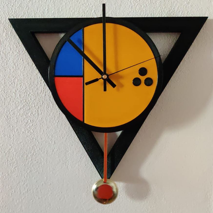 Wanduhr mit Pendel