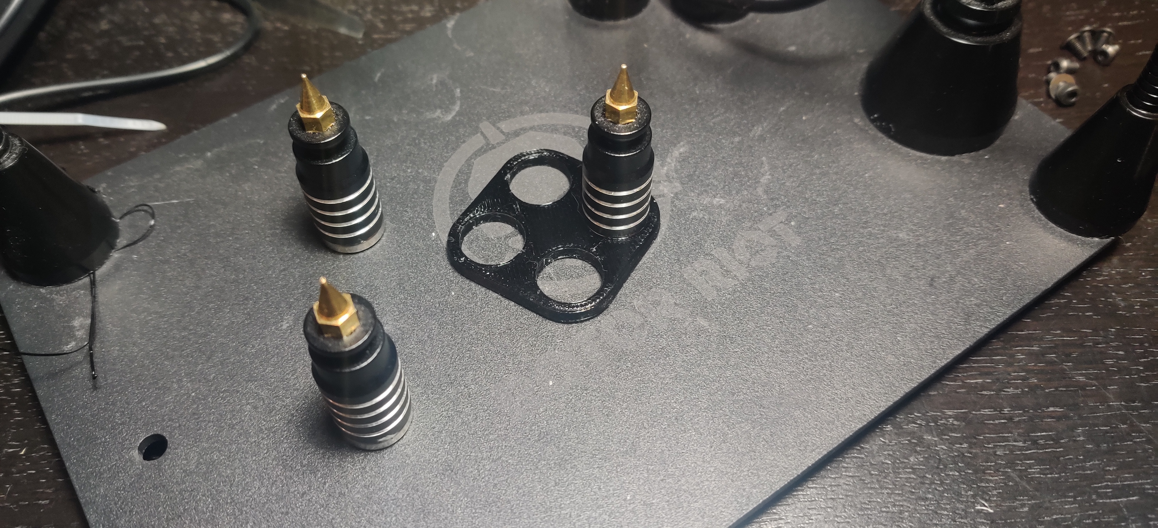Miniatura 4 do modelo 3D Magnetic PCB Support Spacers