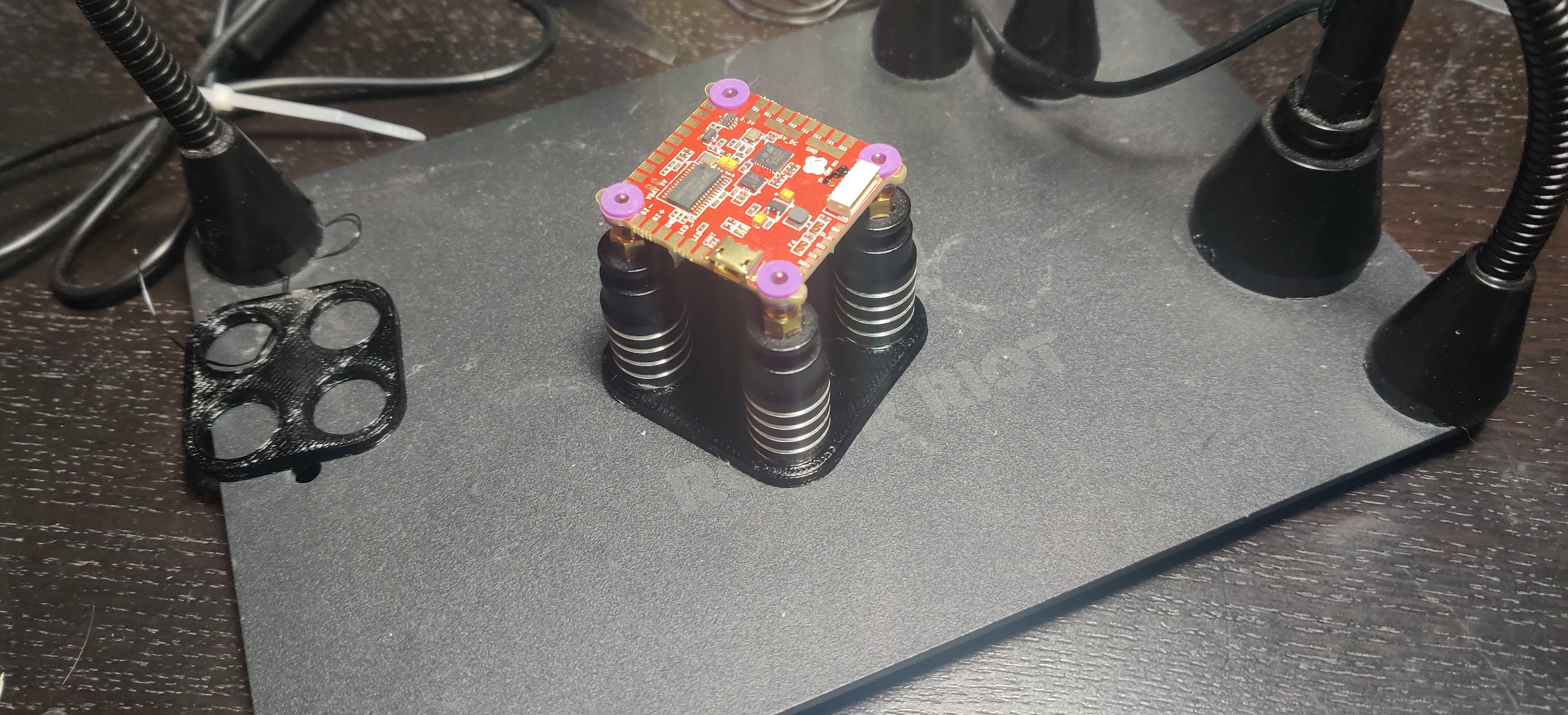 Miniatura 5 do modelo 3D Magnetic PCB Support Spacers