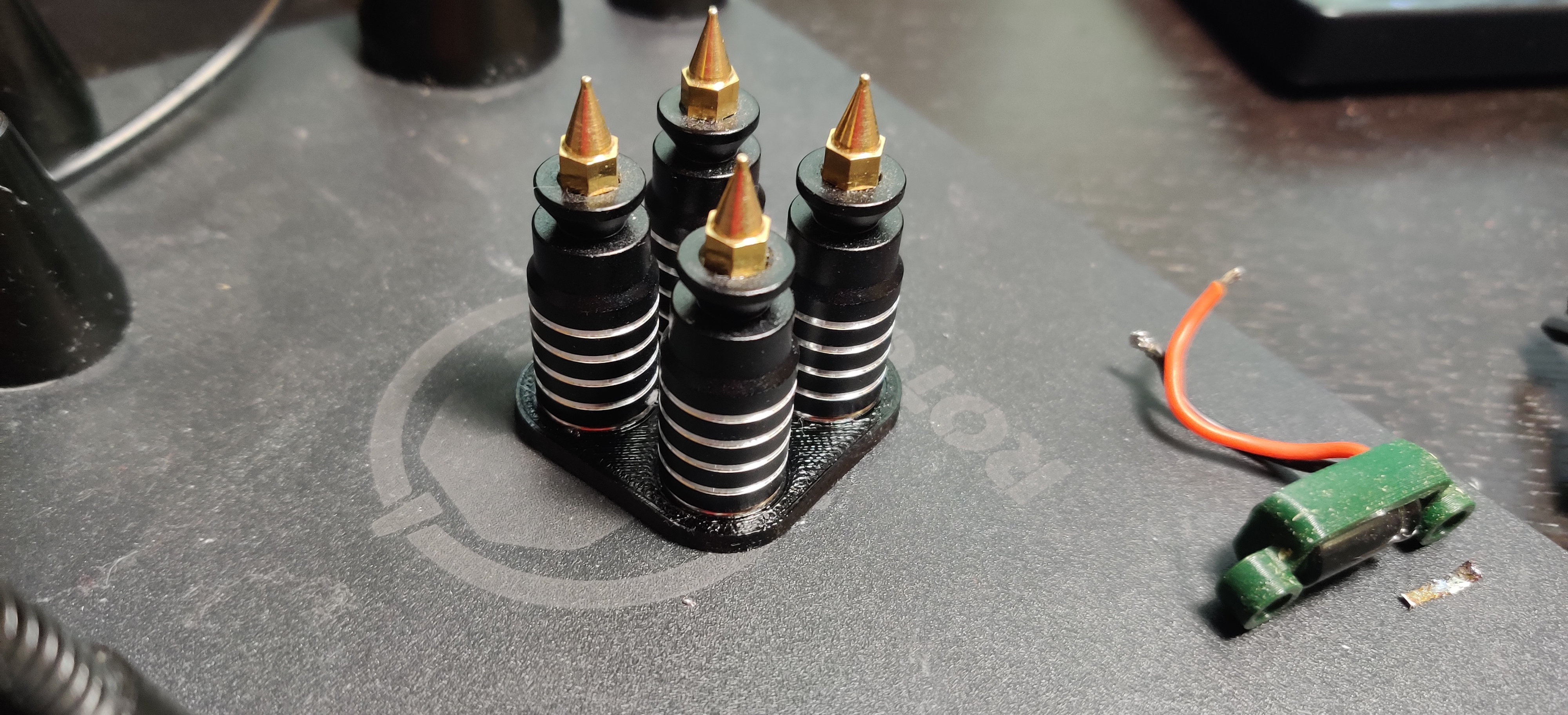 Miniatura 3 do modelo 3D Magnetic PCB Support Spacers