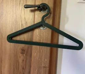 Clothes hanger