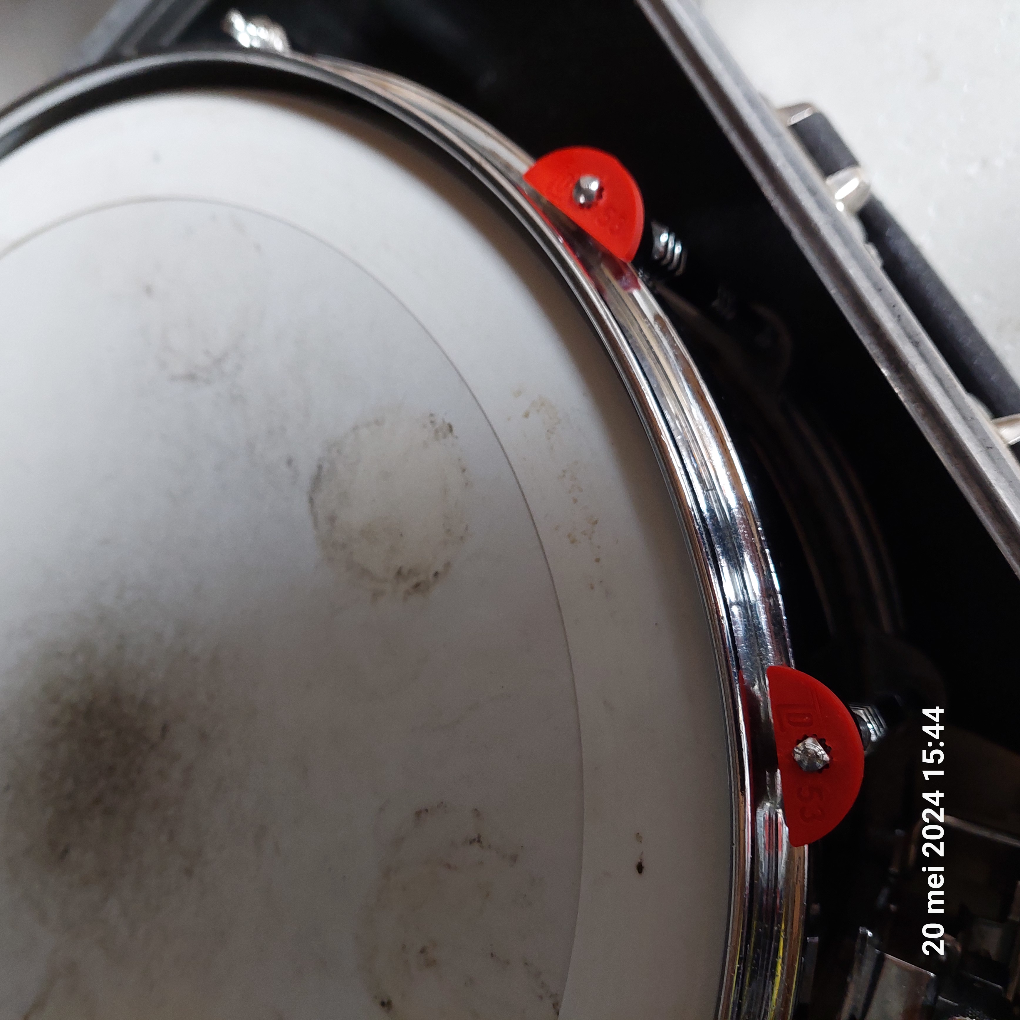 Rod locks for tension rods for drums