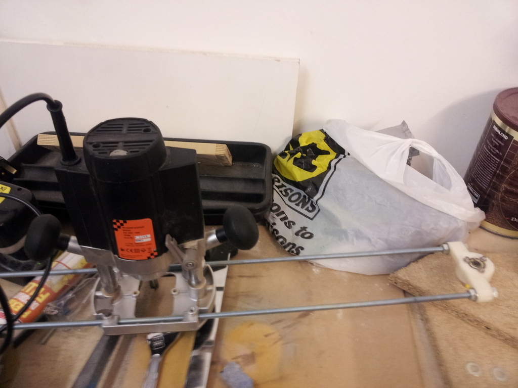 Circle Cutting Jig for plunge router by thinkl33t Download free STL