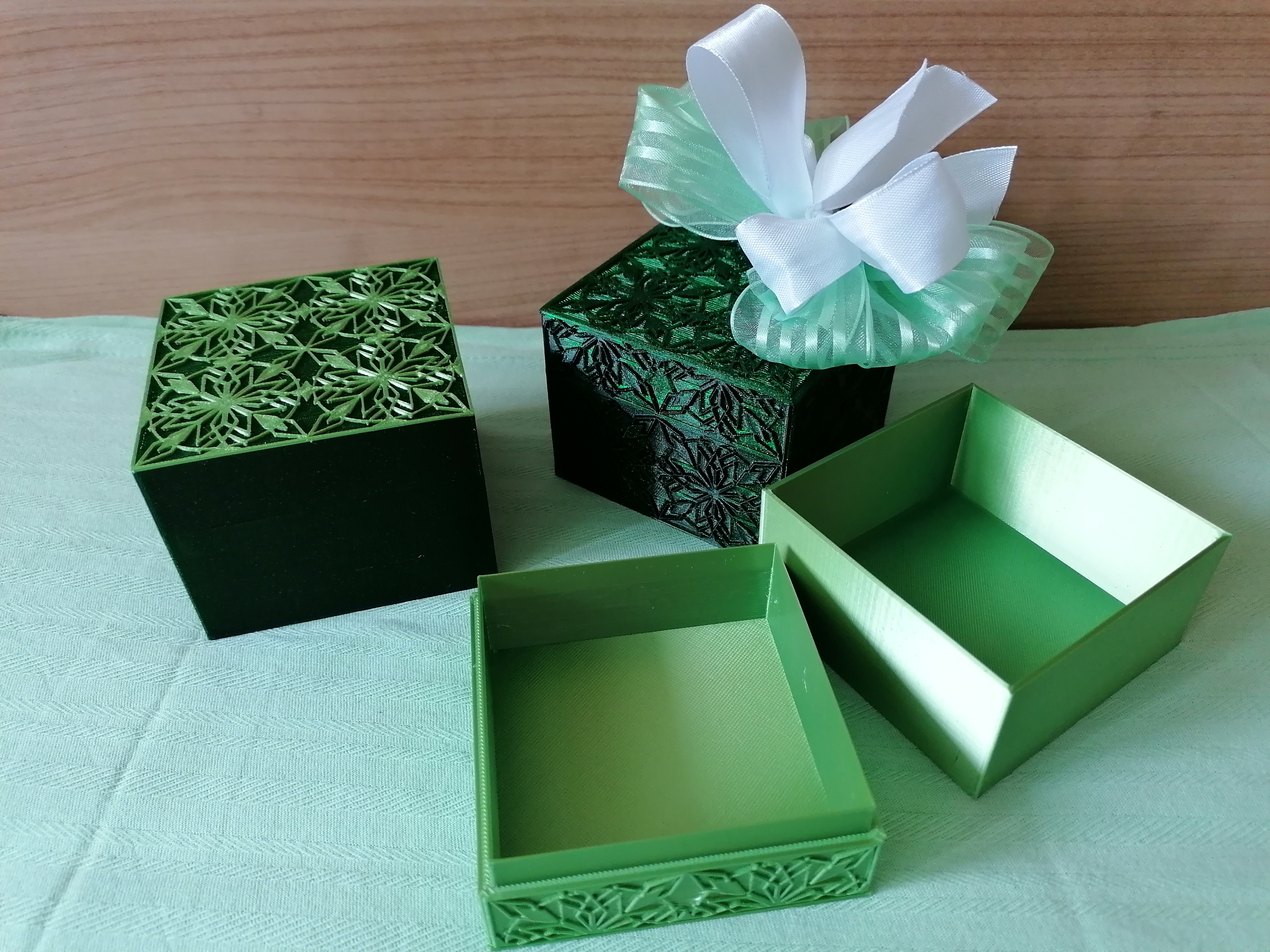 Ozdobná dárková krabička - dvě varianty (ornamental gift box - two variations)