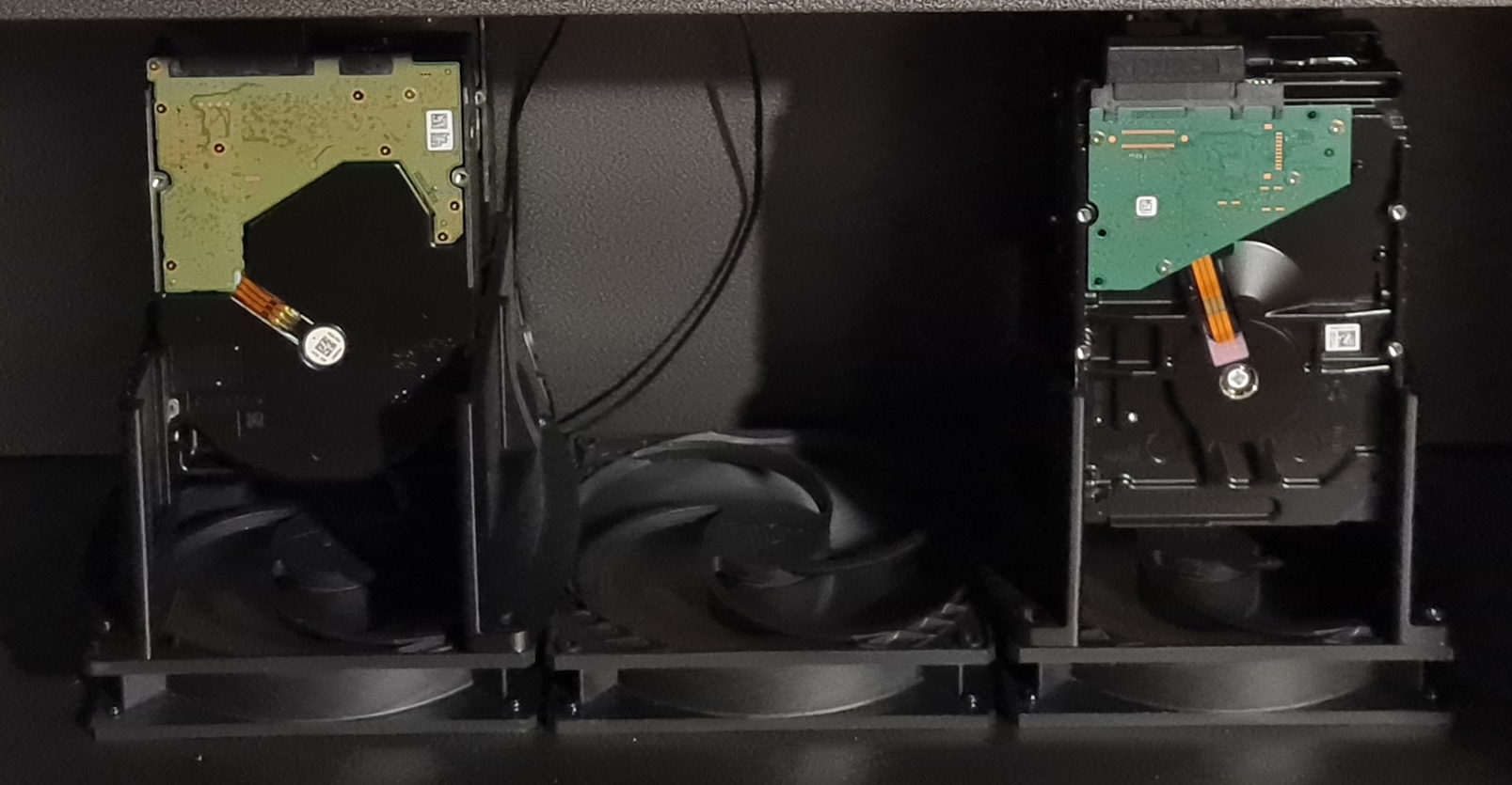 140MM Fan Mounted HDD Holder / Cooler