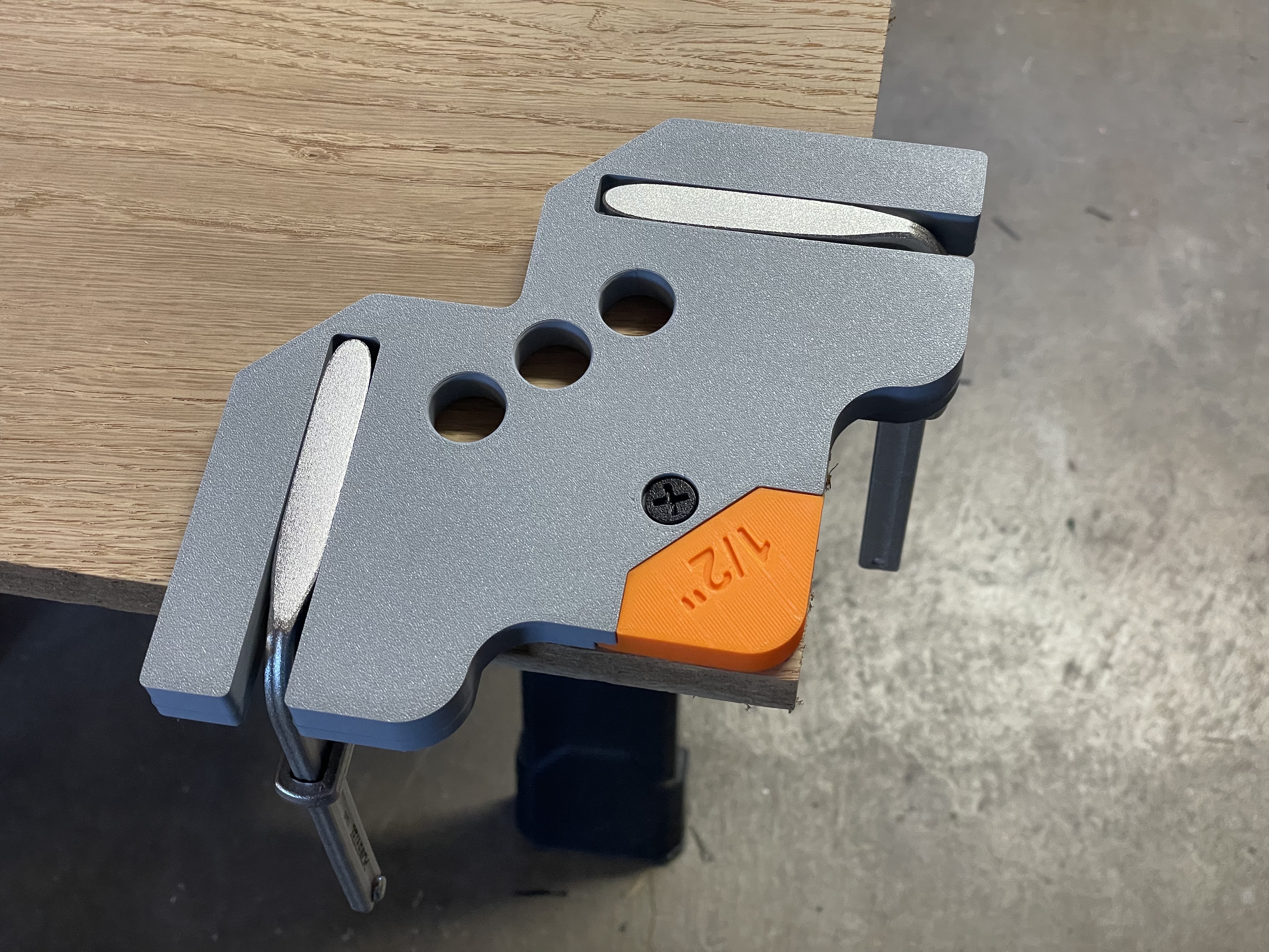 Corner radius router jig with changeable inserts - Clampable 3D model thumbnail