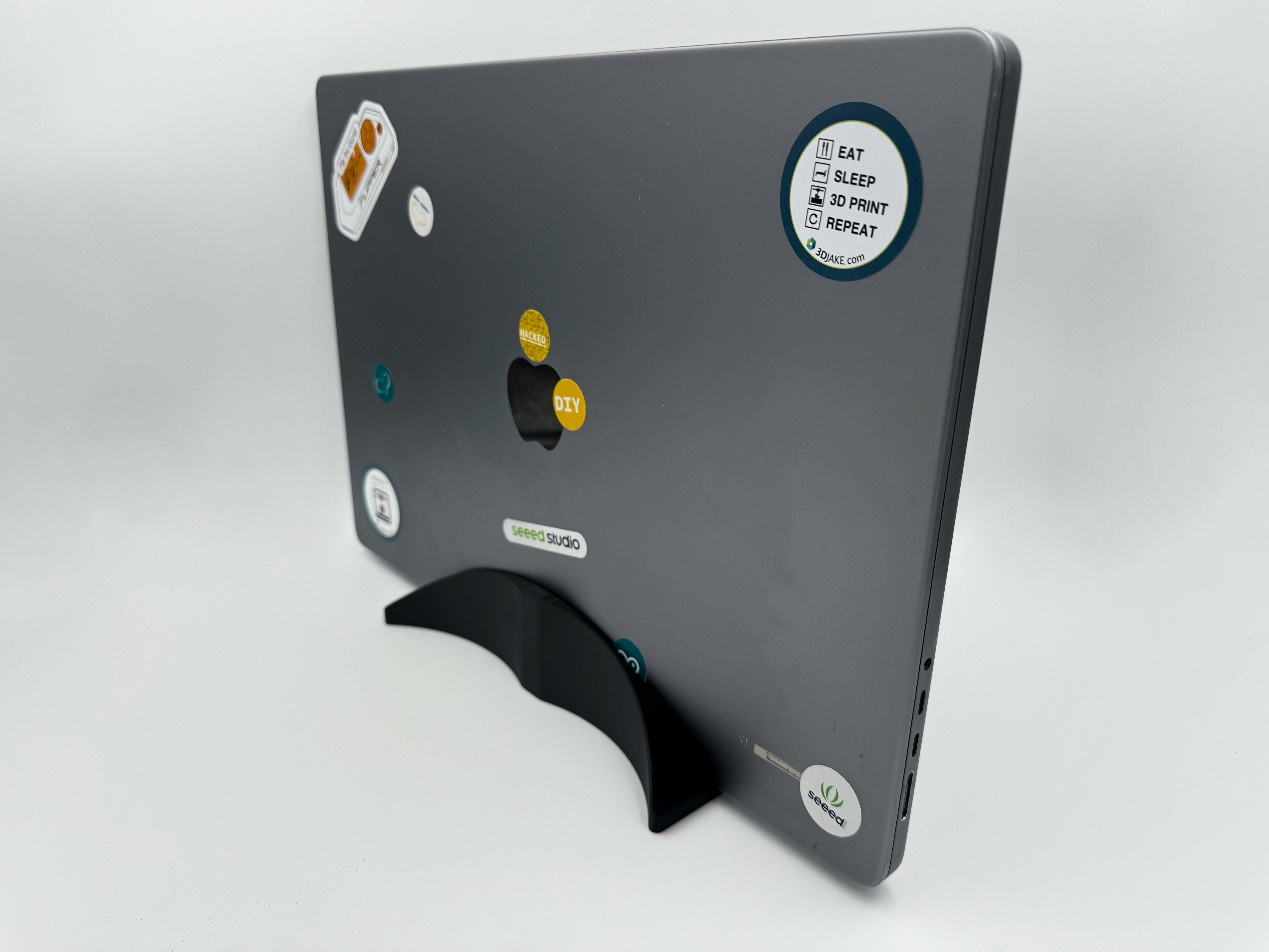 Macbook Pro 16" Vertical Stand (Apple Silicon)