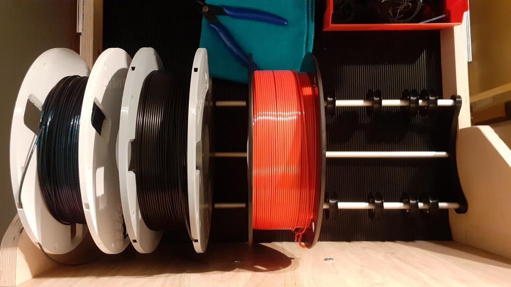 Filament spool holder