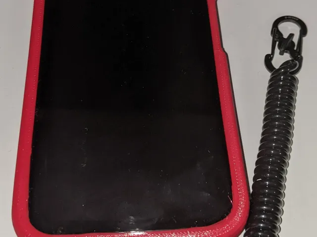 Fairphone 5 case with space for Niteize Hitch