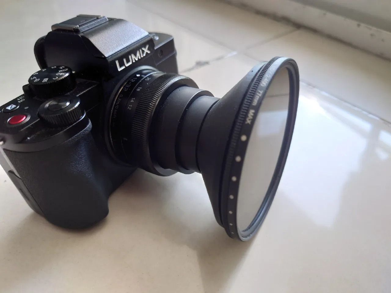 Lensbaby Step-up Shade - 37mm to 52mm Step-Up Ring/Lens Shade Combo BabyLens kit PL⁄EF Mount - Utopia