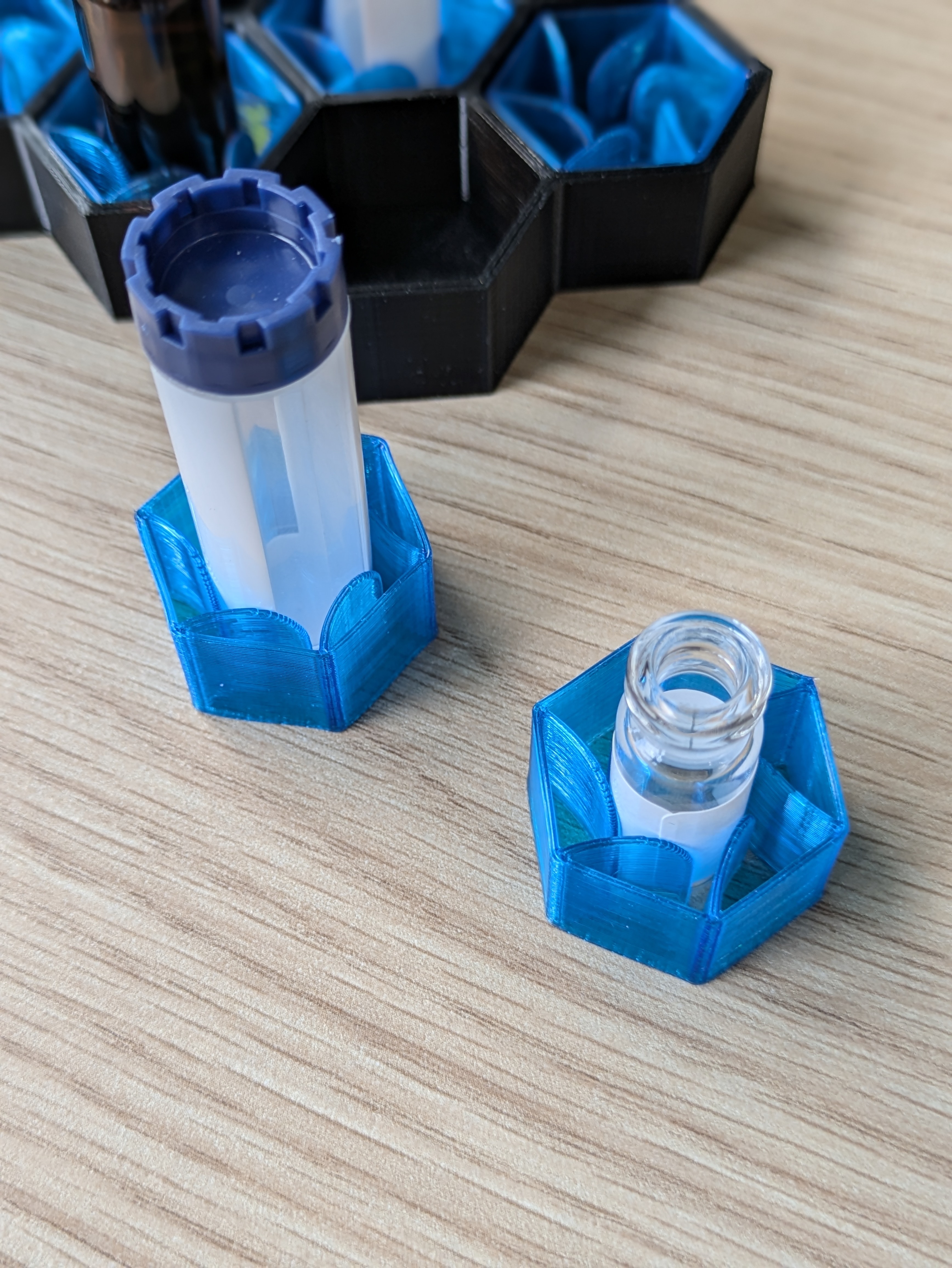 Miniatura 2 do modelo 3D Universal container holder