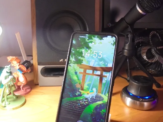 Simple phone stand for thicker phones