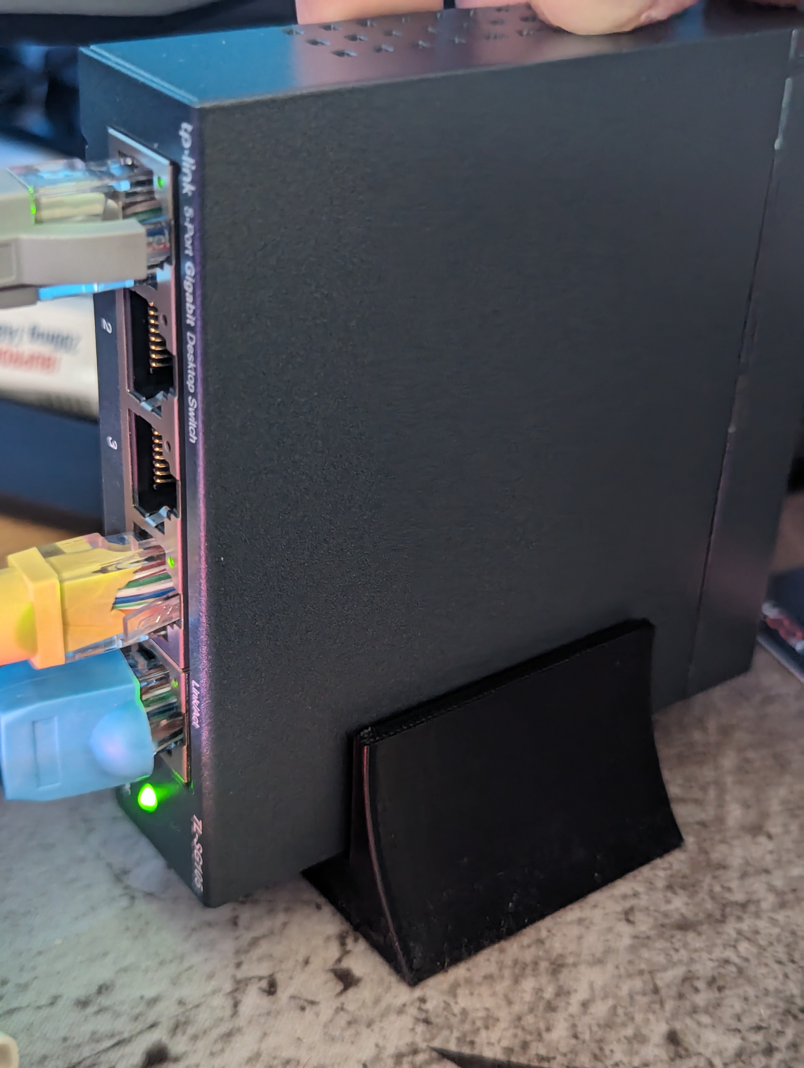 TPLink SG105 vertical stand