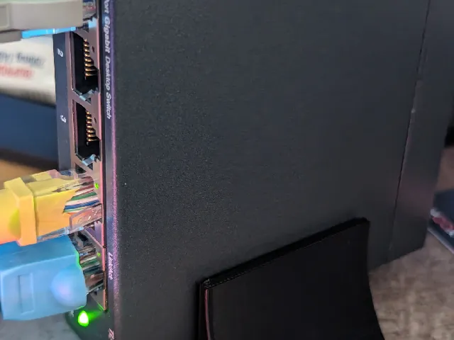 TPLink SG105 vertical stand
