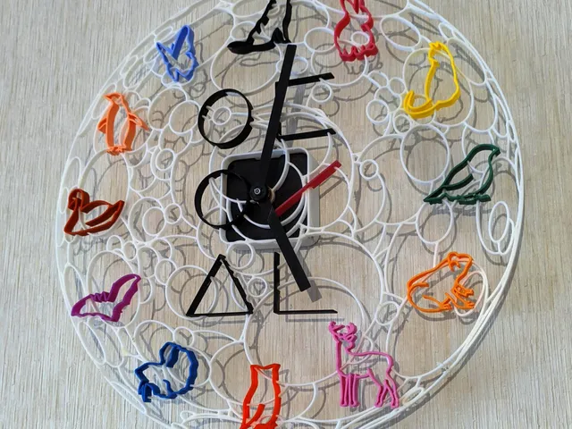 LOOΠΔ Wall Clock