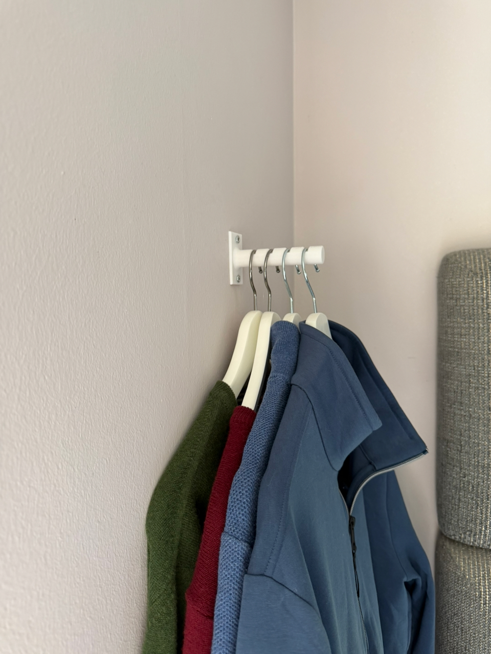 Wall Clothes hanger holder for 4 hangers