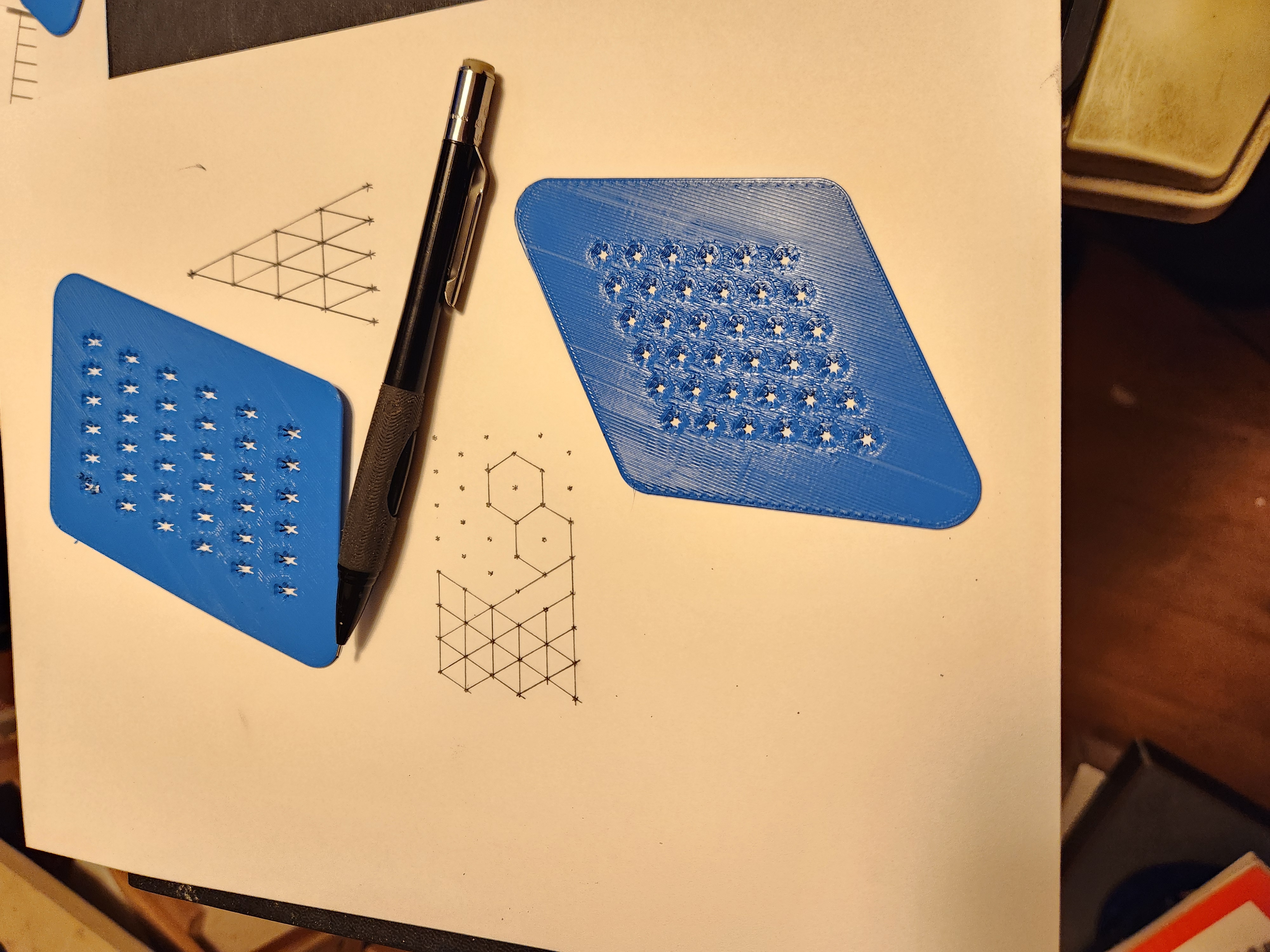 Miniatura 2 do modelo 3D Parametric Triangle Grid drawing template