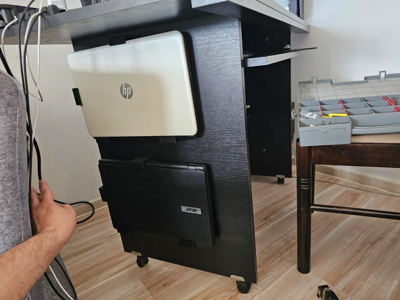 Side desk laptop holder hotsell