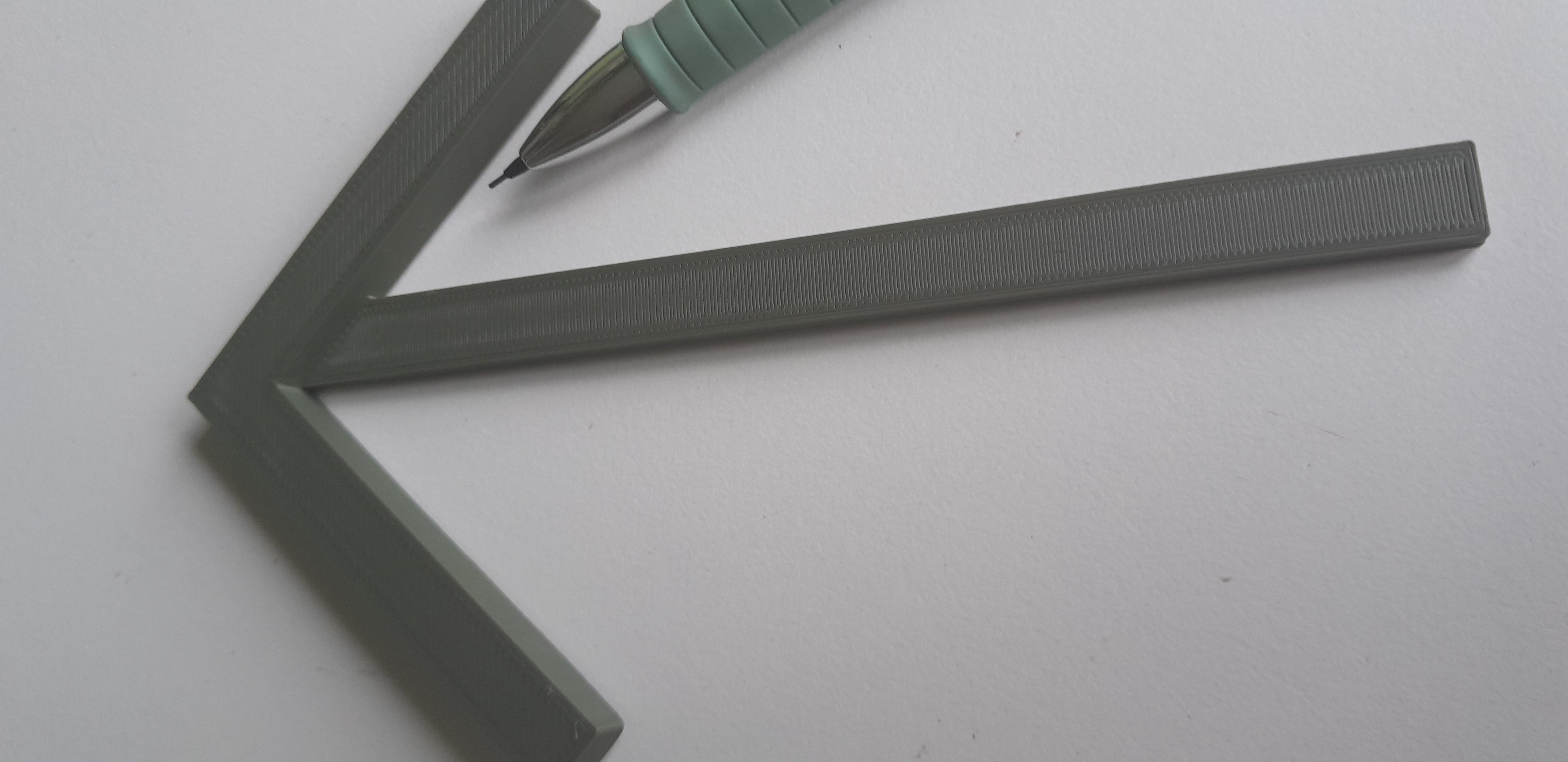 Center finder centering angle