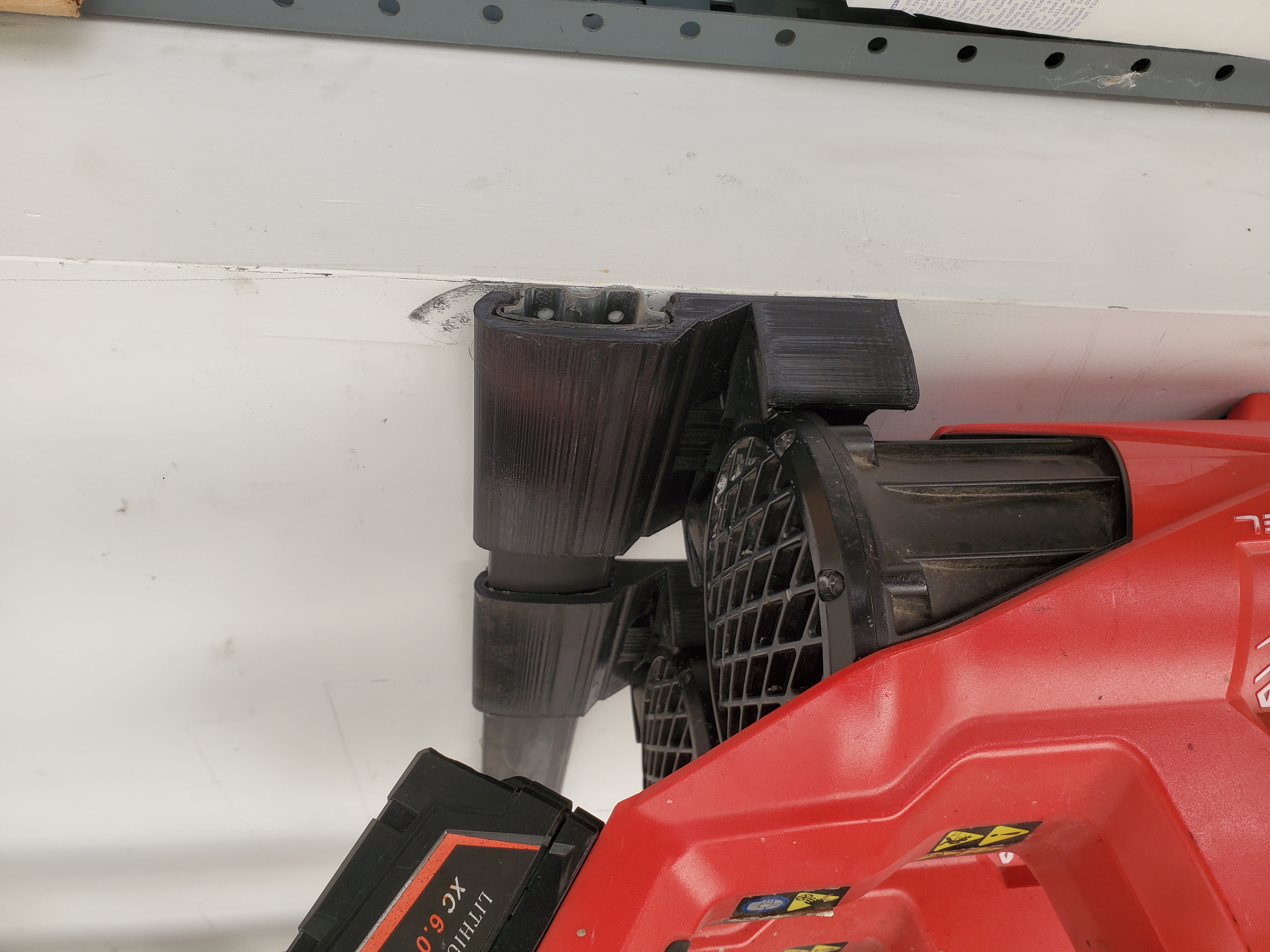 M18 Blower Fasttrack holder Rubbermaid 2724-20