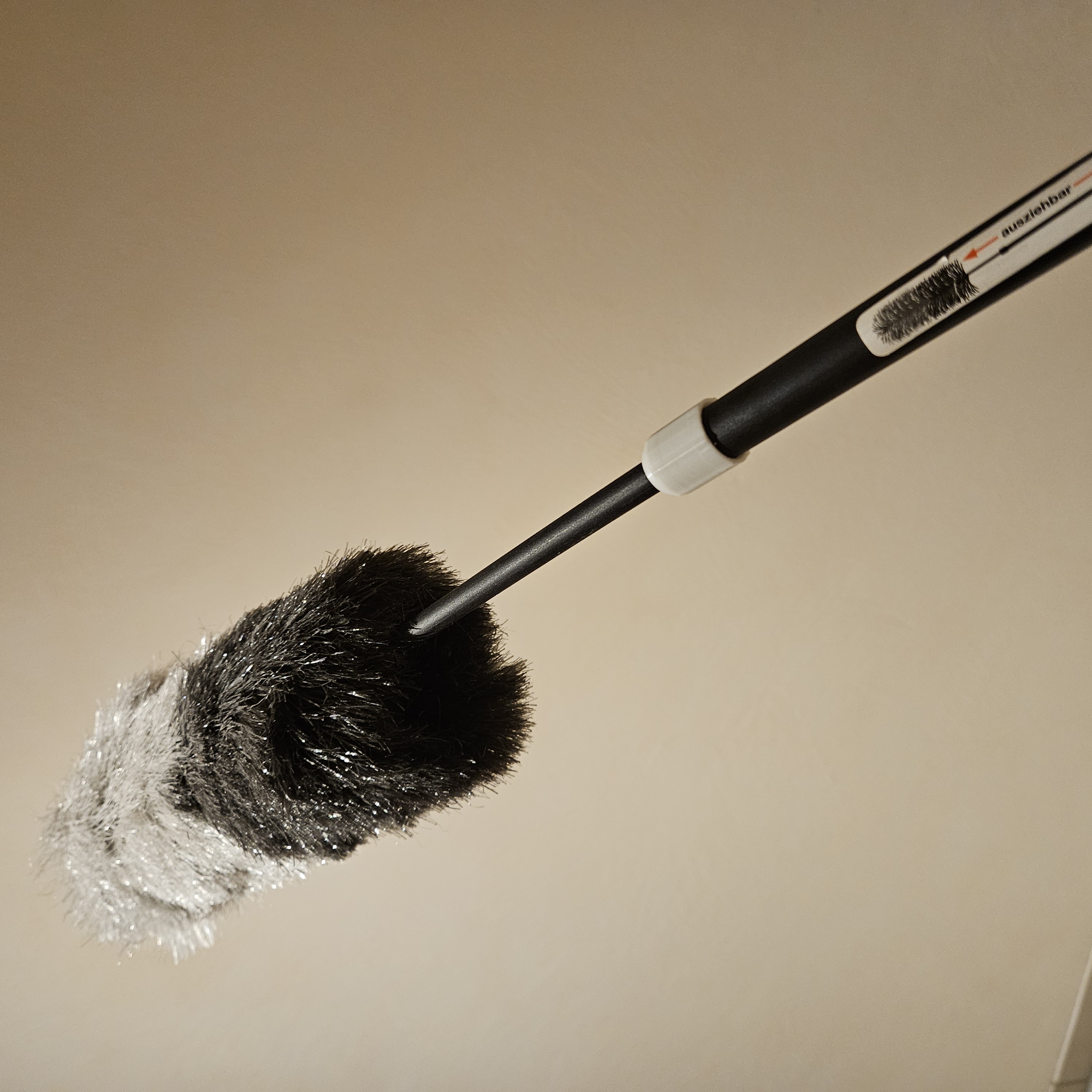 Telescopic feather duster clamp