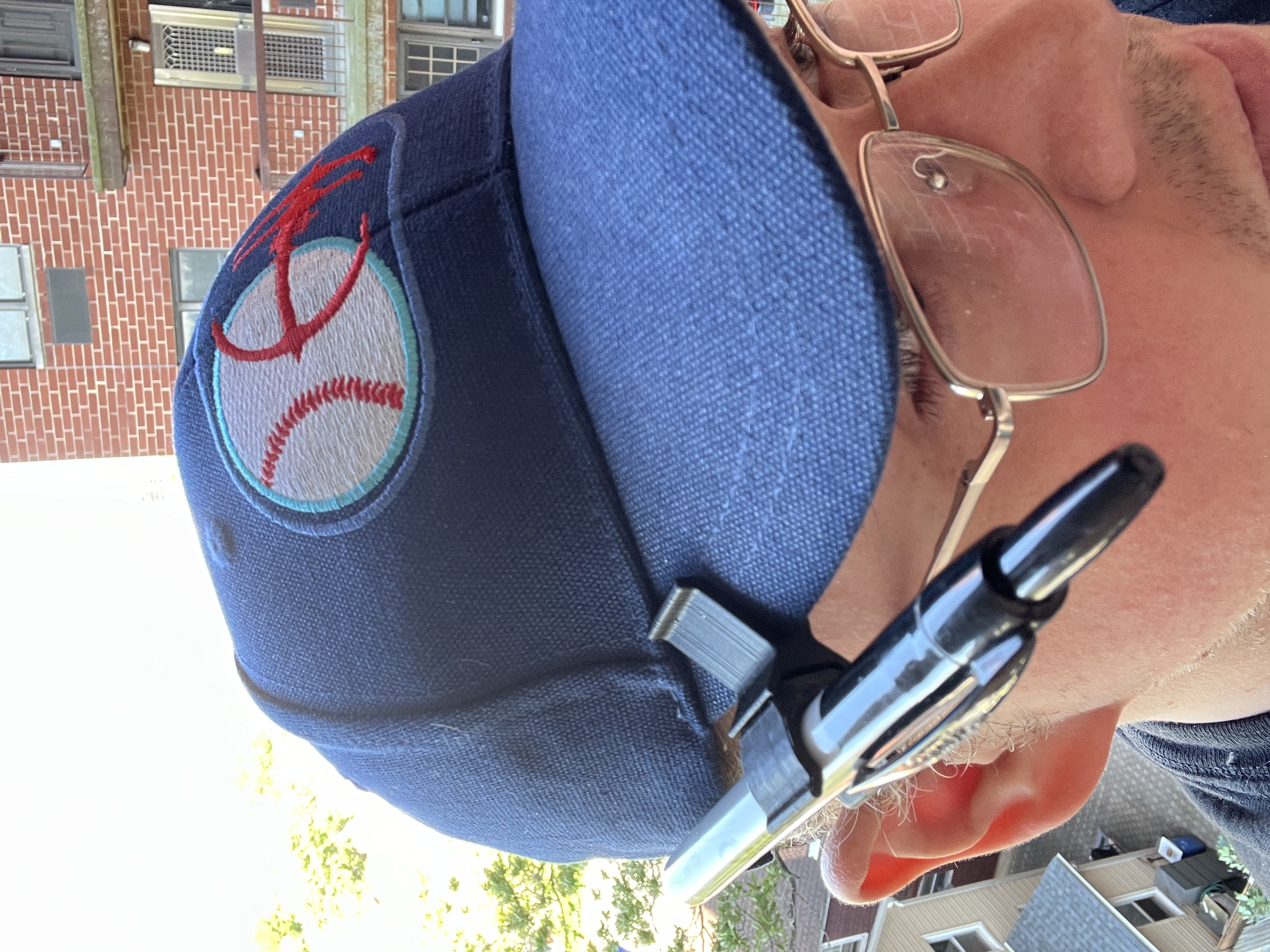 Magnetic hat clip for Clicking sharpie