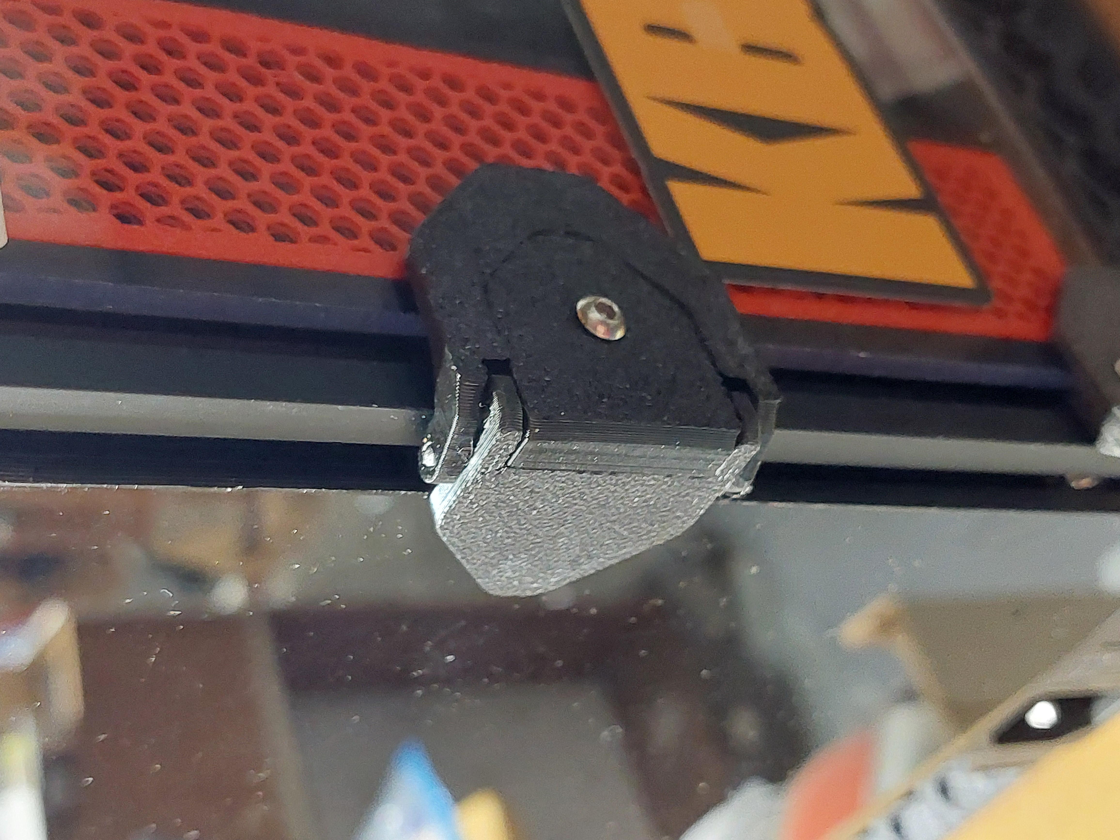 MakerbeamXL - LDO panel latch