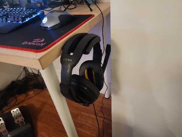 Flush table mount headphone hanger