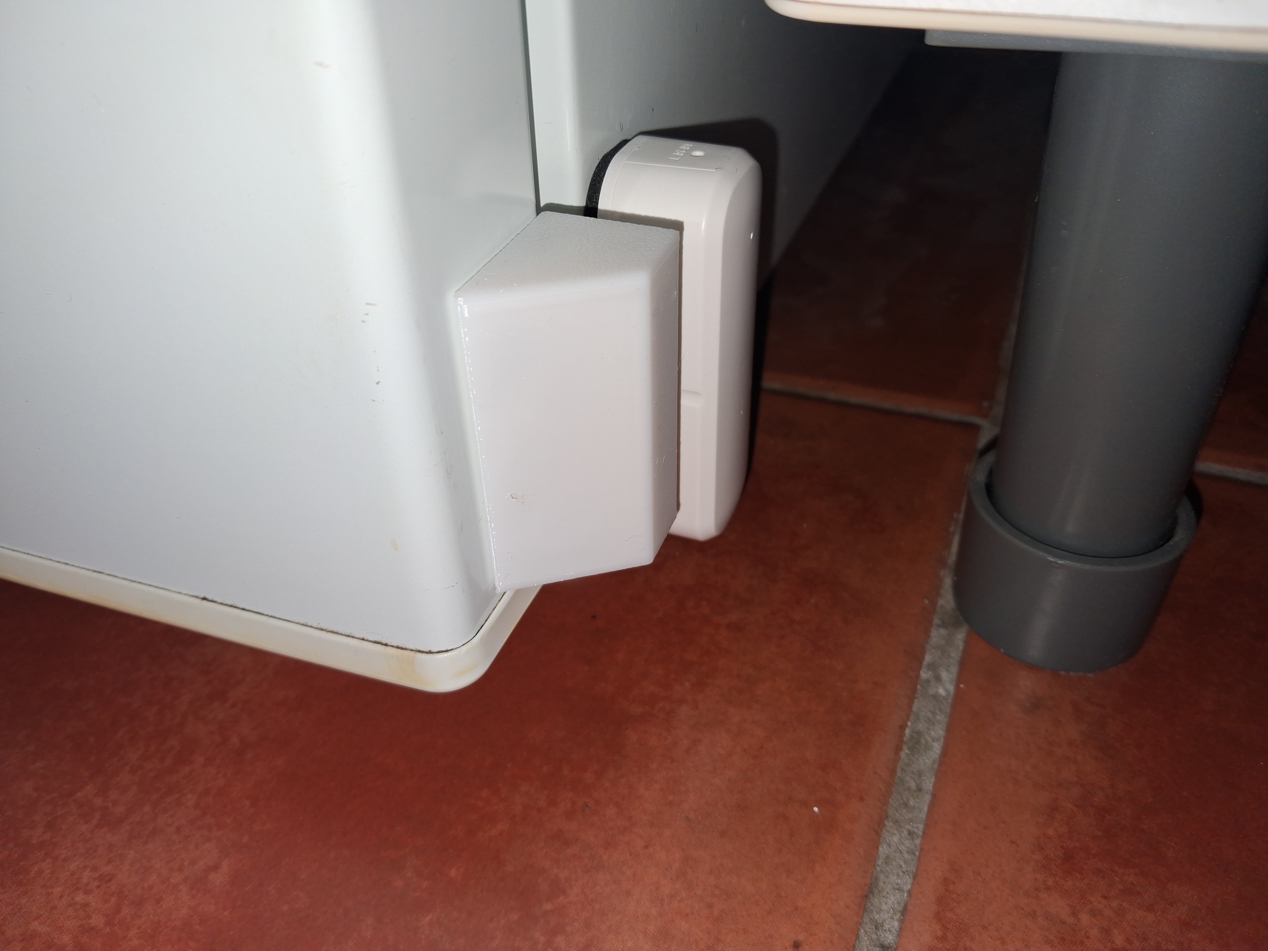 Tuya opening sensor magnet protector