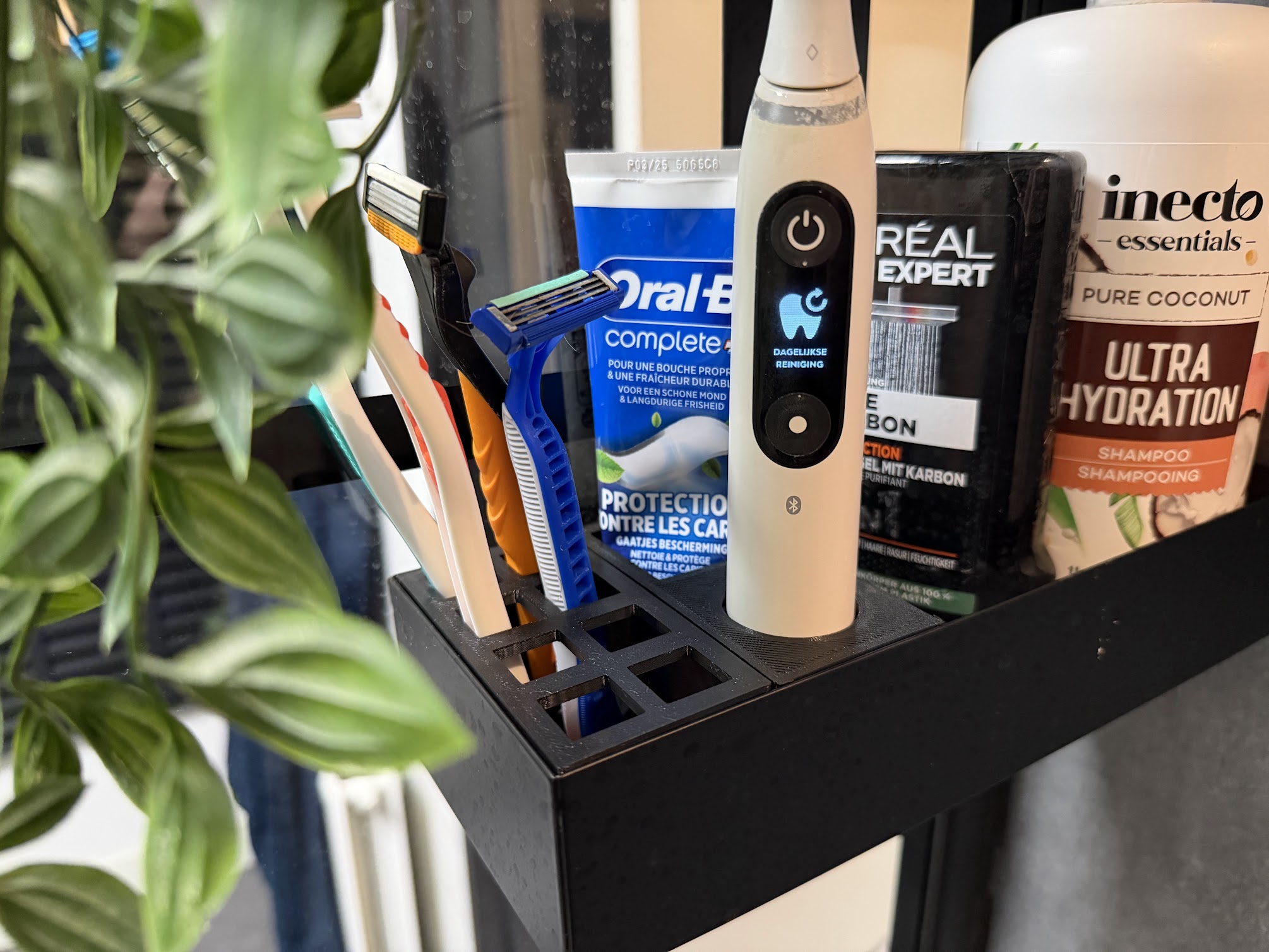 Diwoker Shower Rack (Amazon) dividers for (electric) toothbrush shaver etc