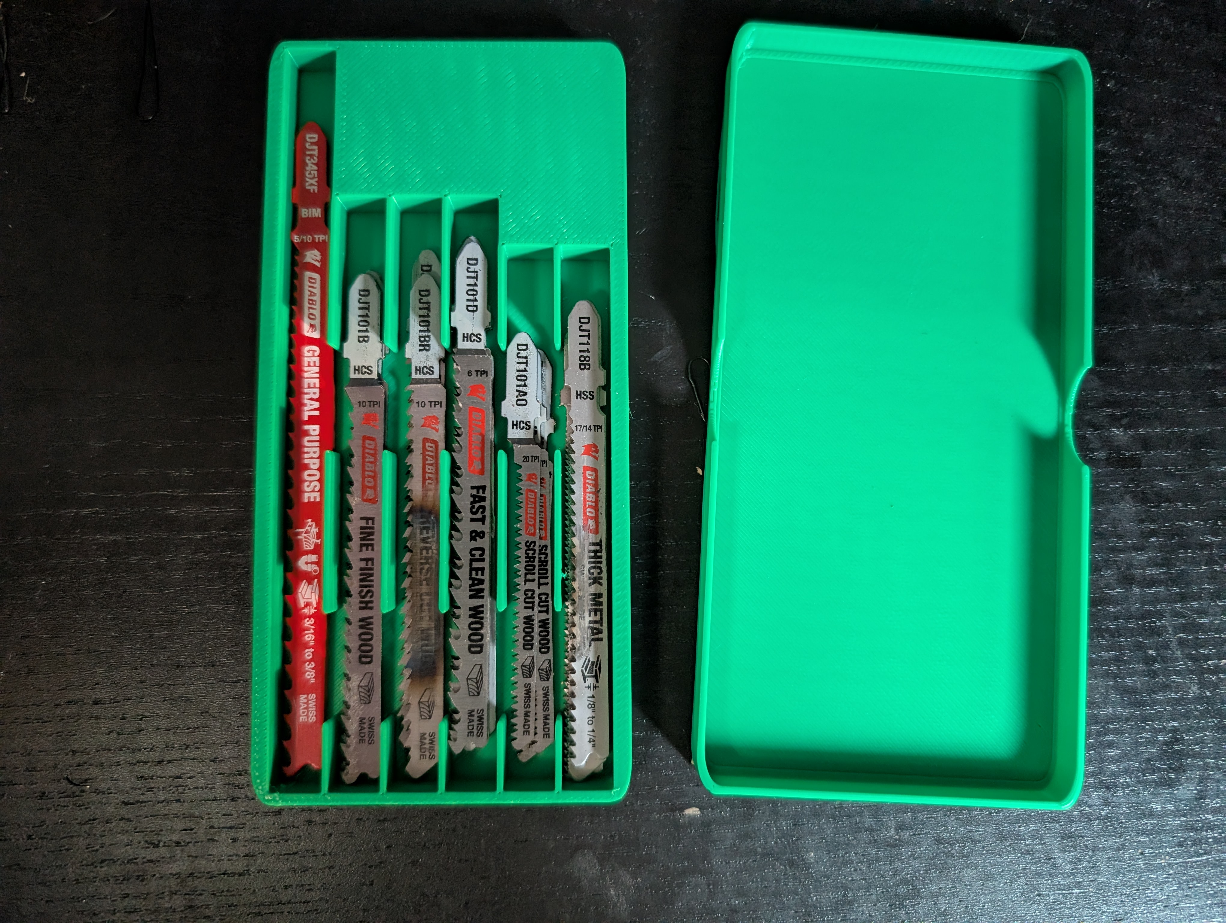 Jigsaw blade holder