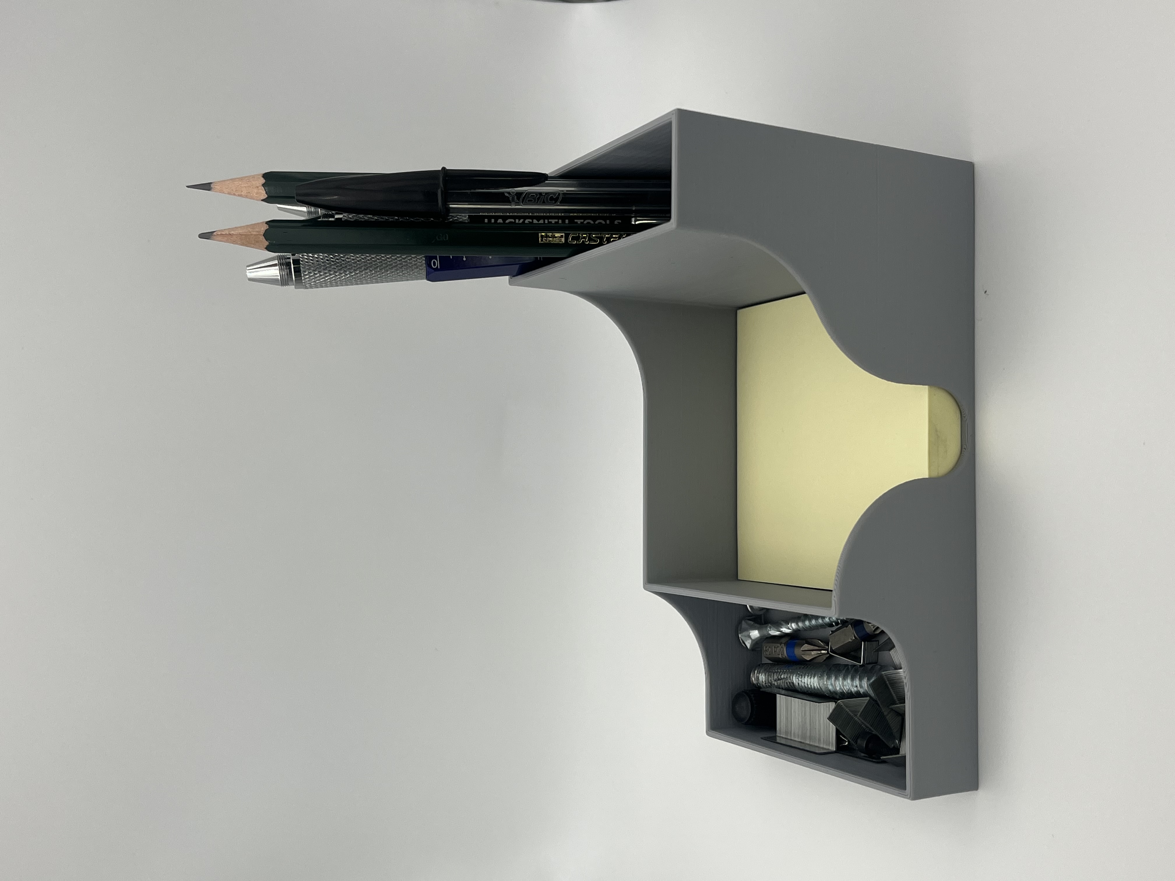 desk organizer (post-it and pen)