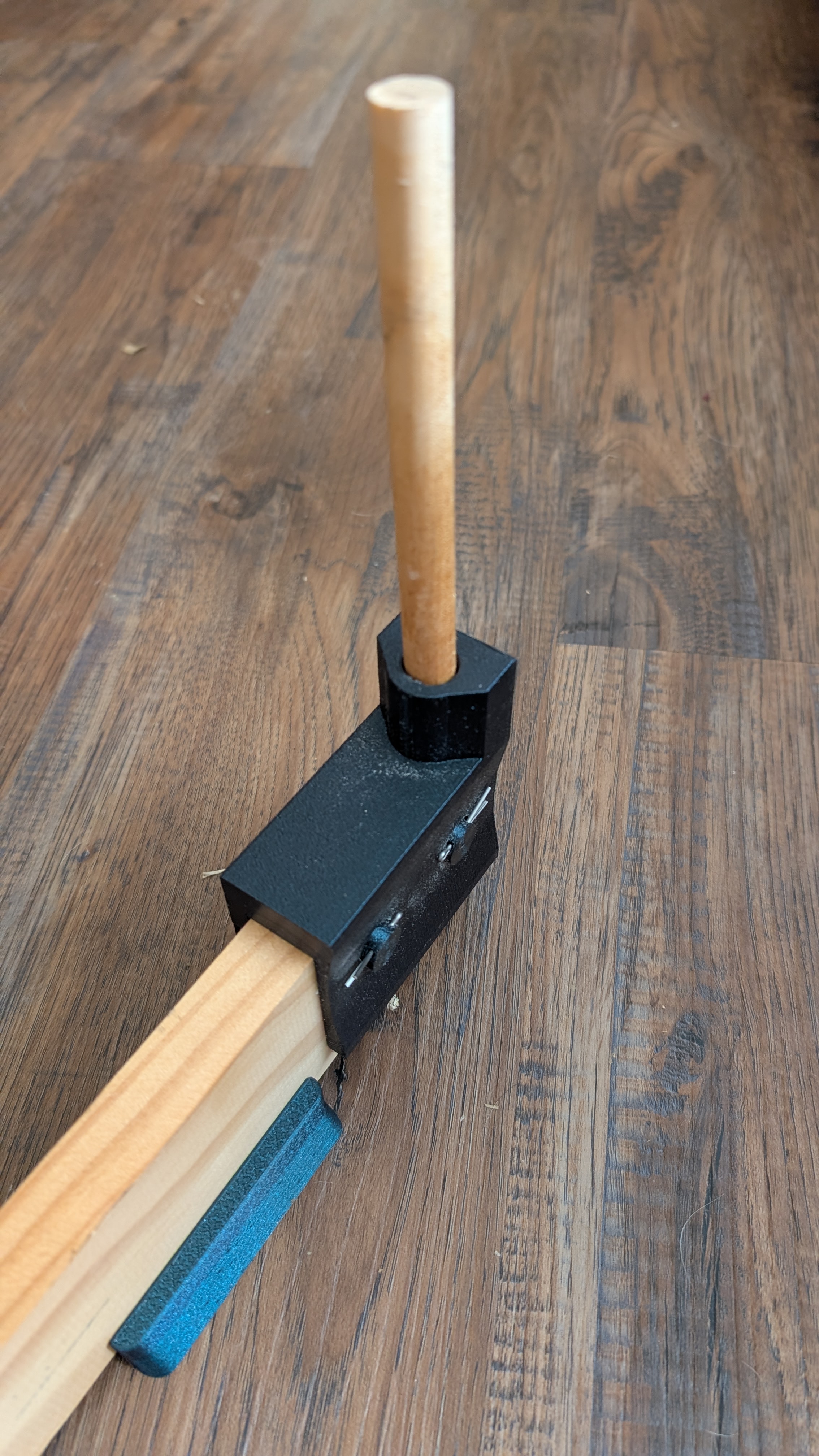 Weaver's Adjustable Yarn Cutting Jig — thumbnail 3