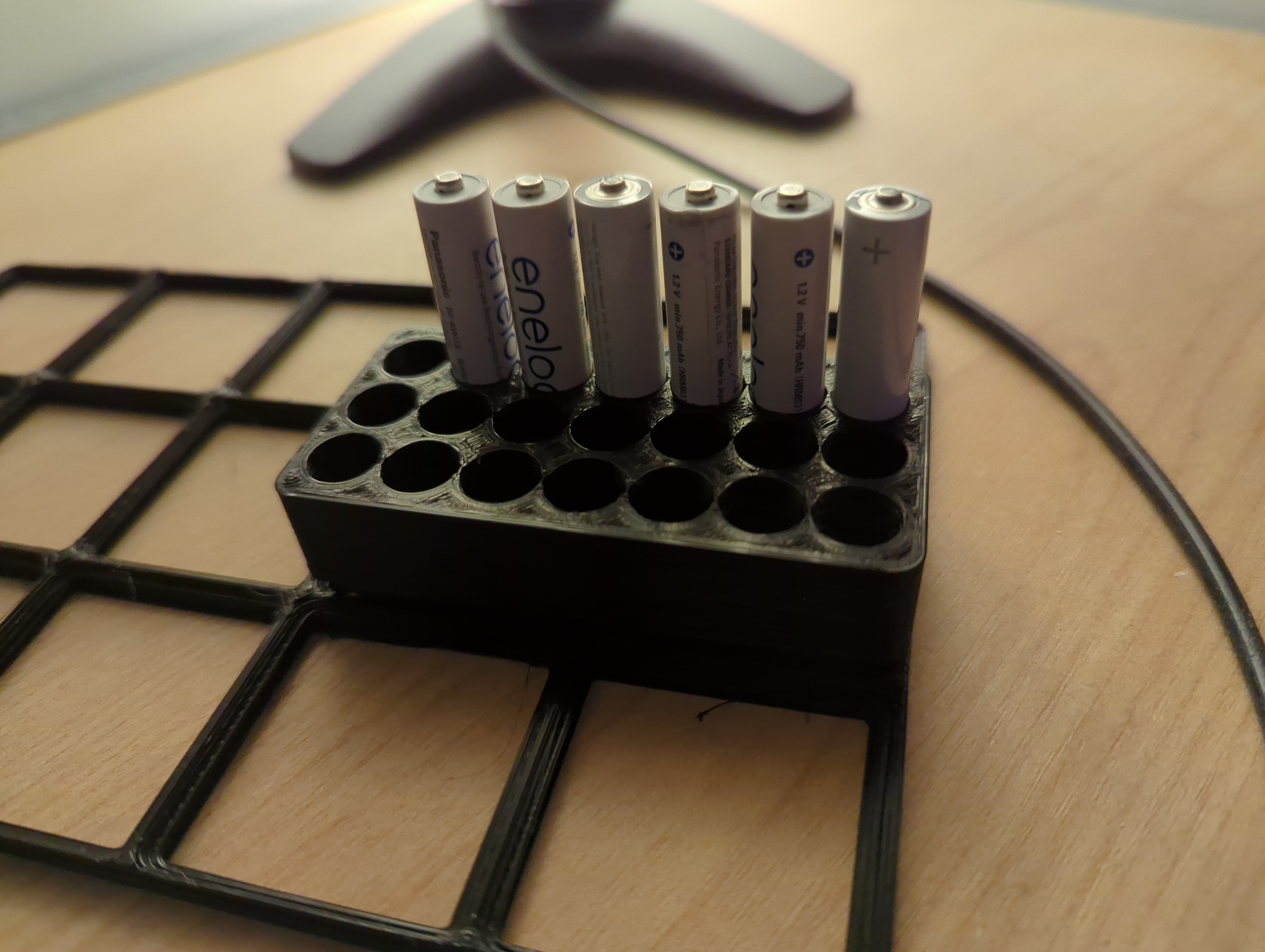 Gridfinity - Triple A ( AAA ) Battery Holder x 21 AAA batteries