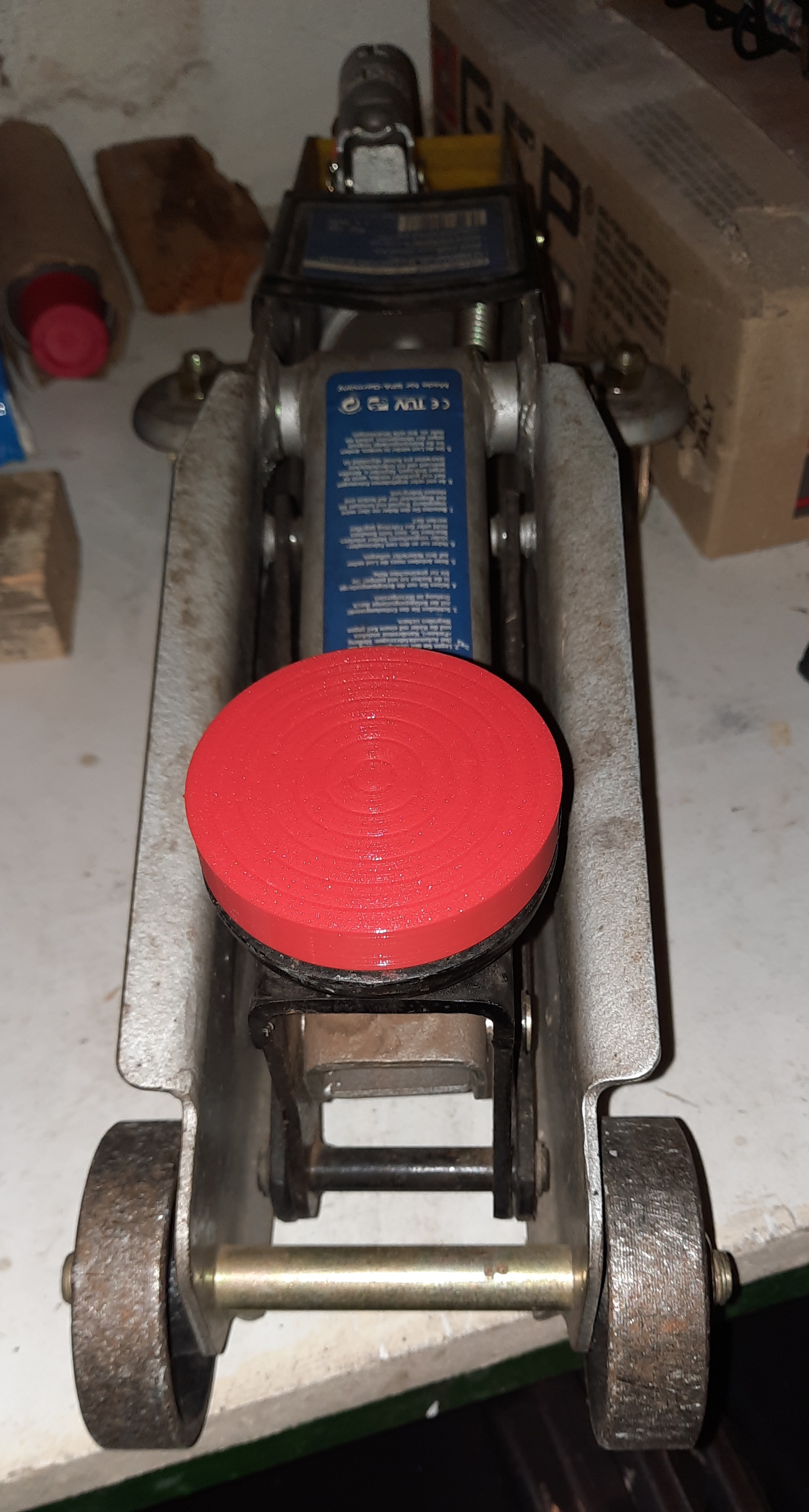 Hydraulic jack cap