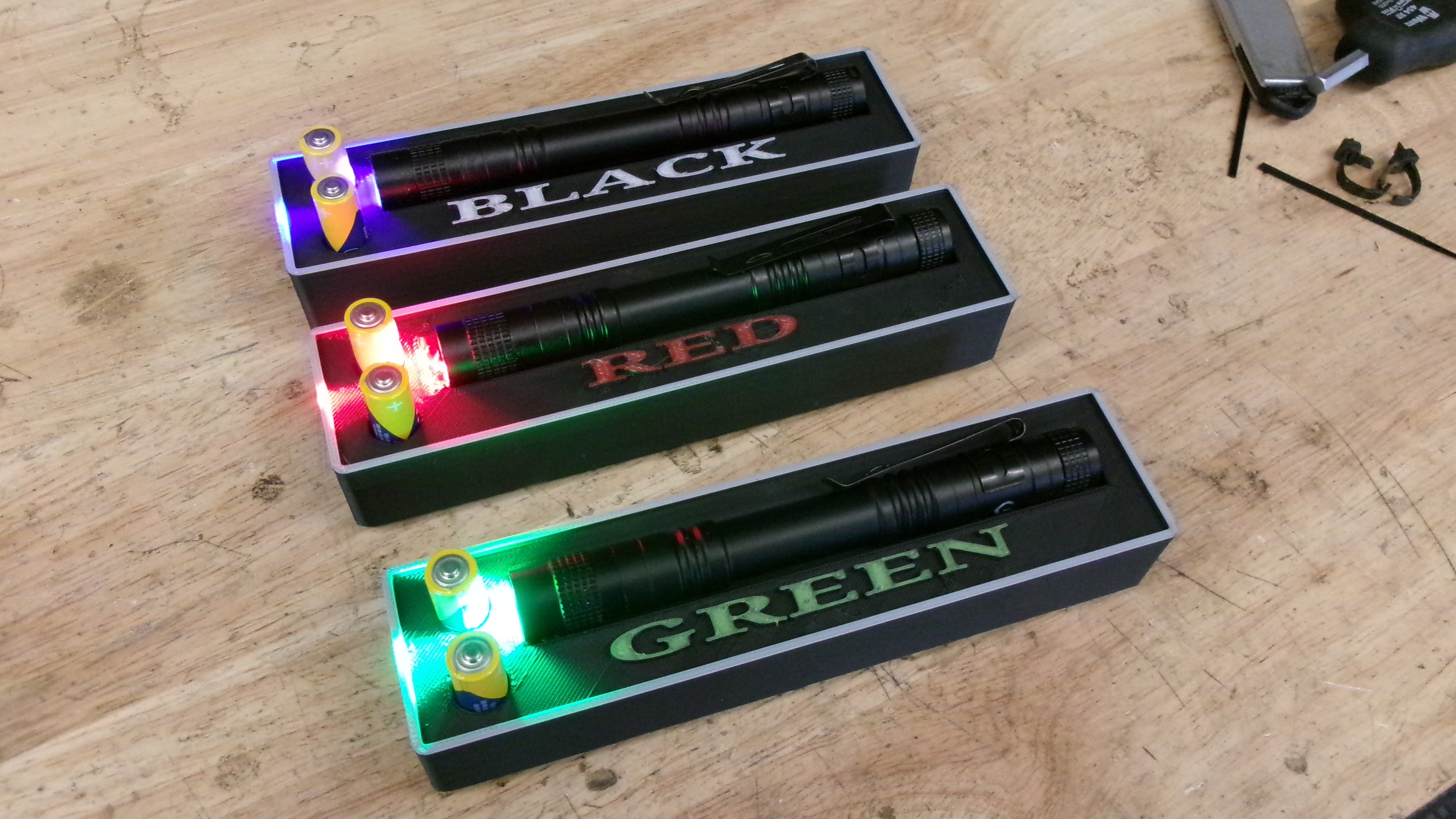 Gridfinity flashlight holder black green red purple lamp