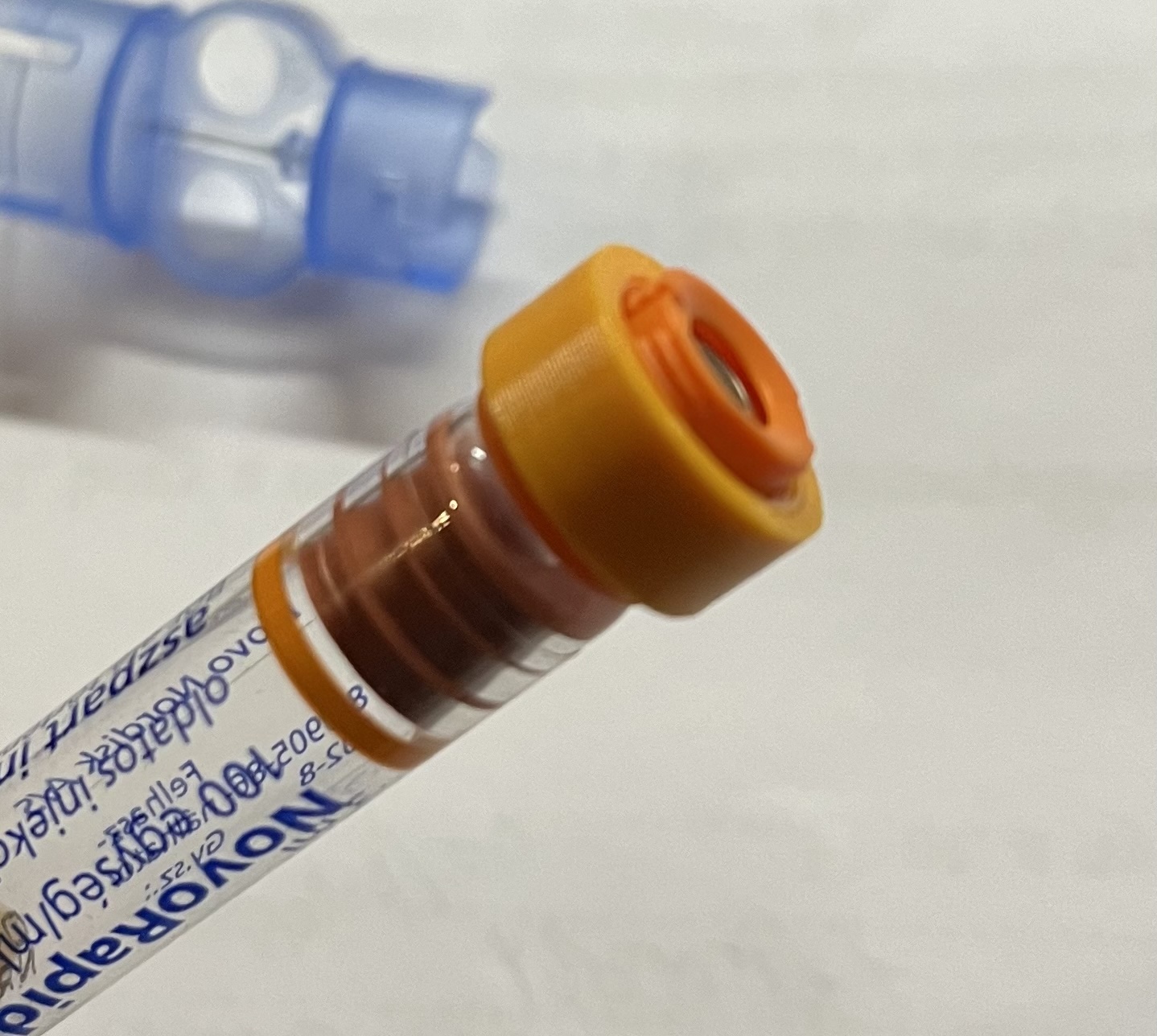 Novorapid insuline penfill adapter for Minimed pump reservoir