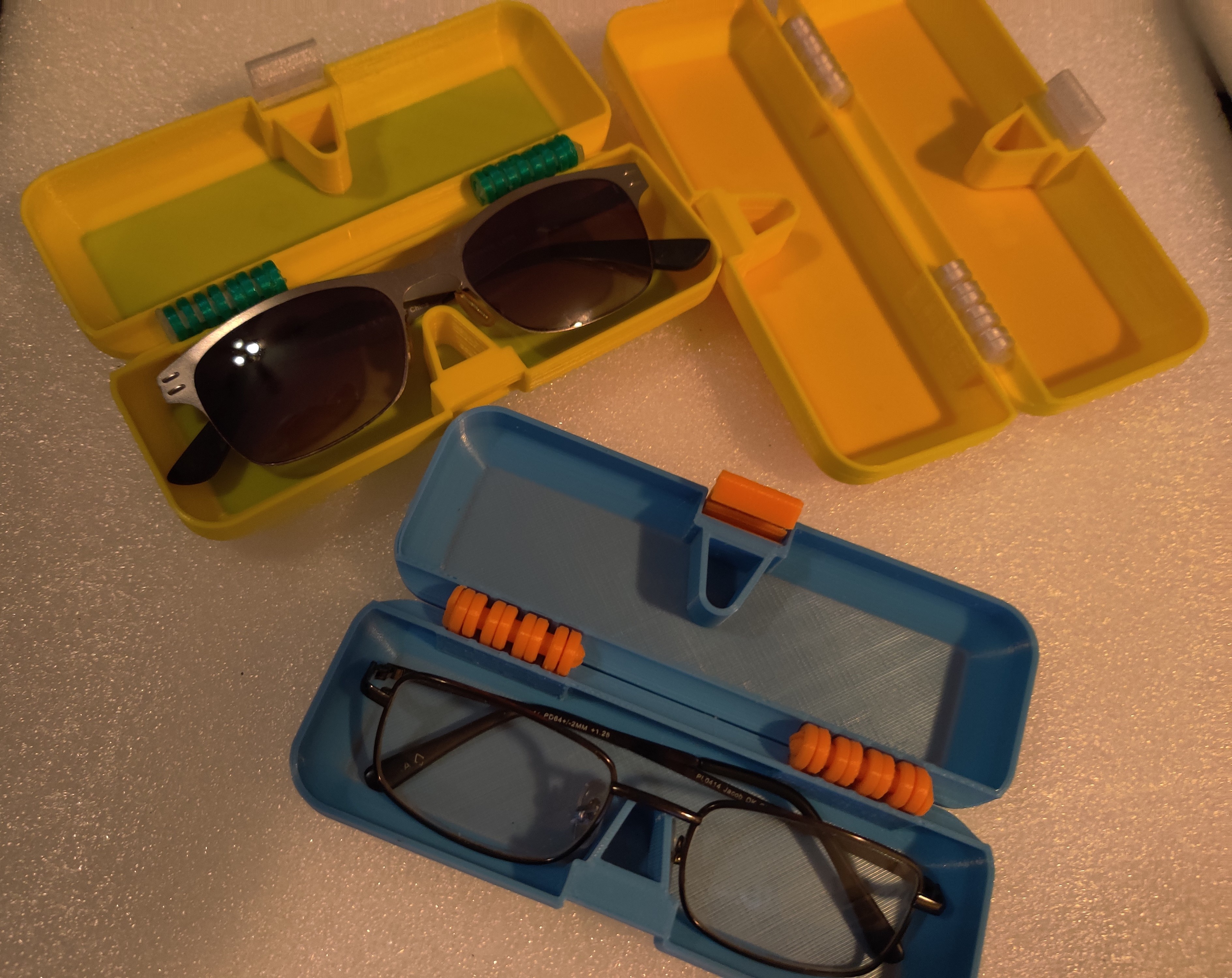 Miniatura 4 do modelo 3D Clam Shell Glasses Case