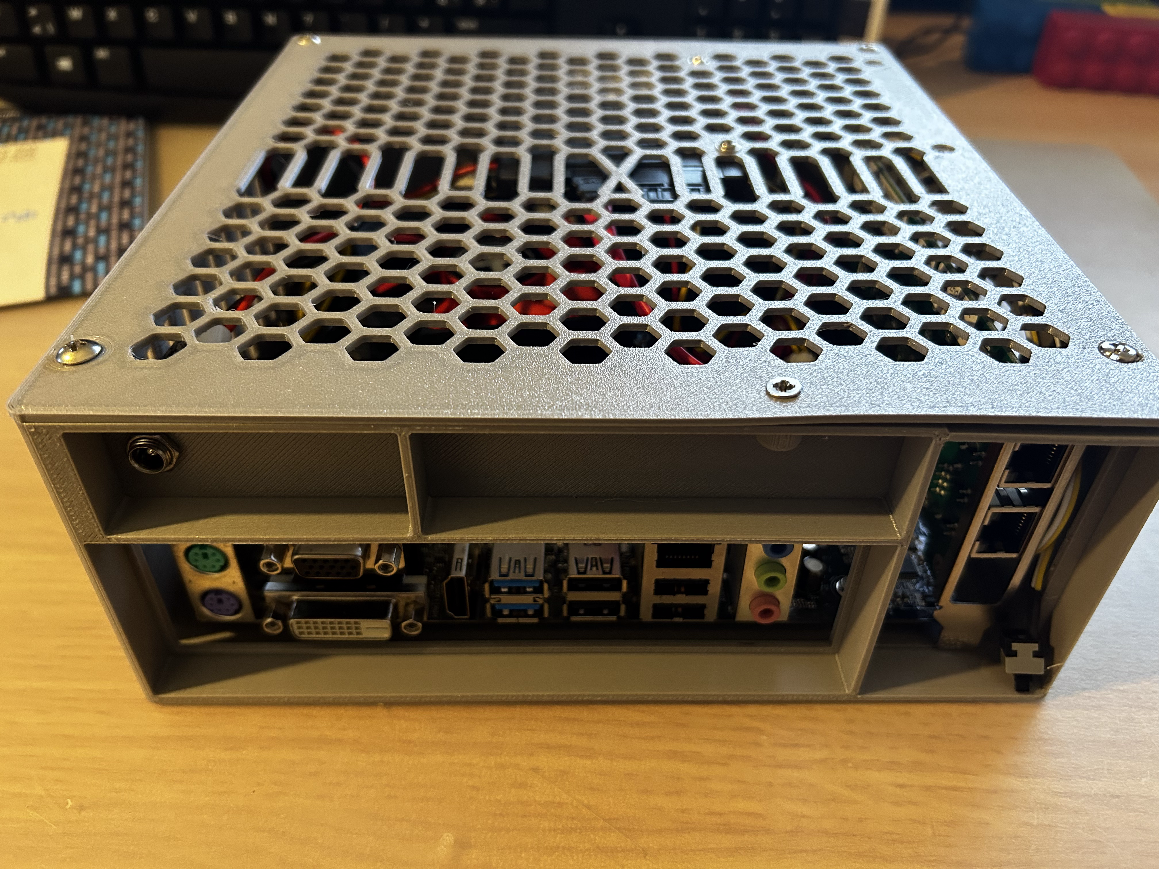 Miniatura 2 do modelo 3D Simple mATX form PC chassis M