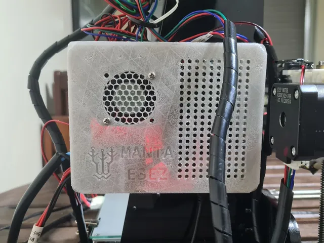 Simple Eletronics Box with Fan for the Manta E3EZ