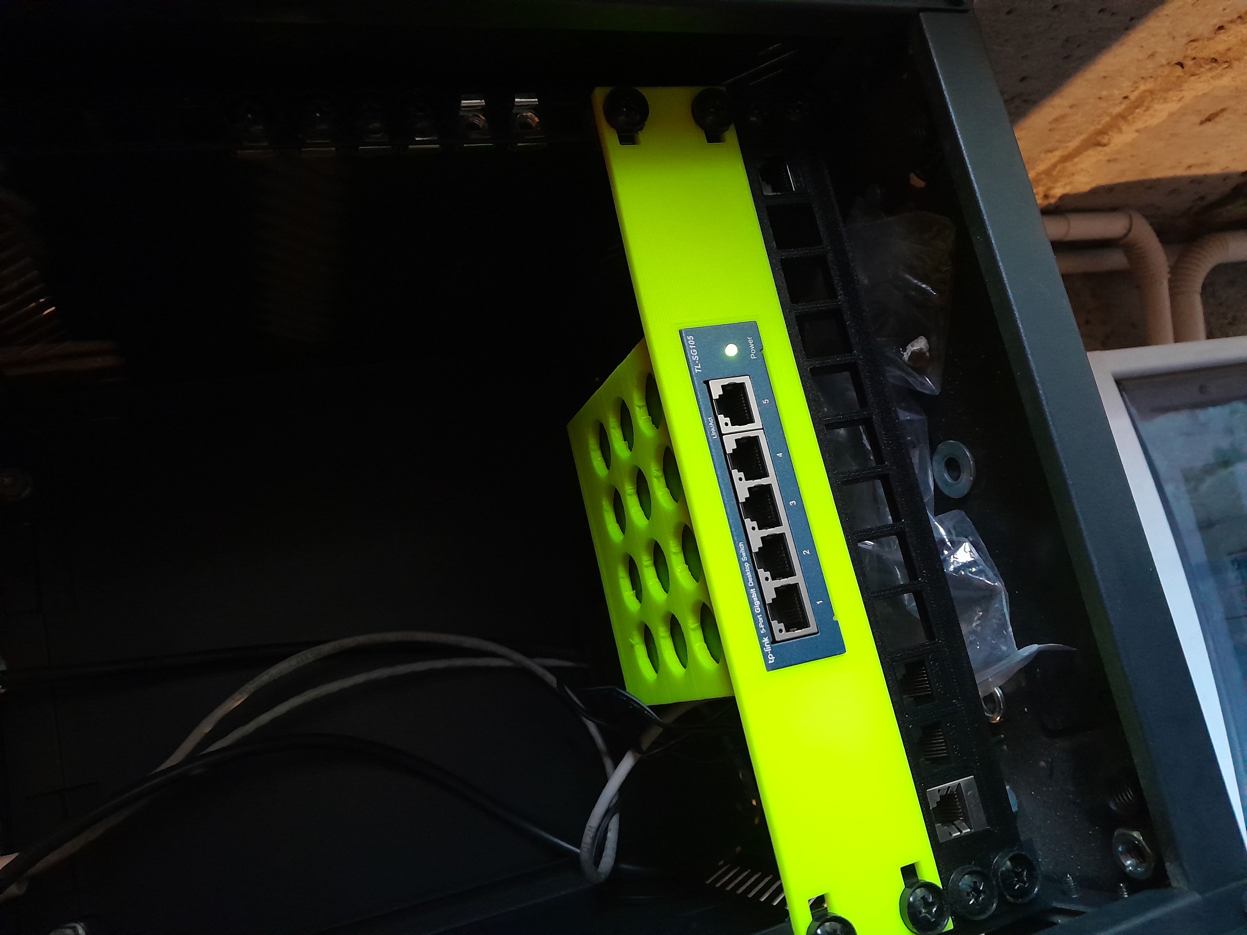 TP-LINK TL-SG105 rack10 mount