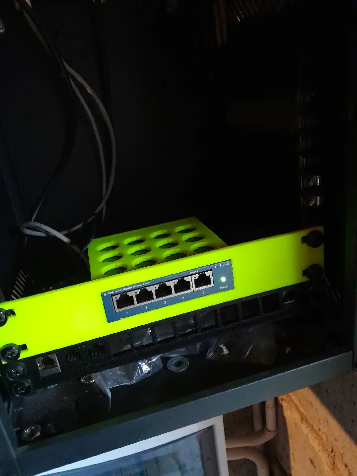 TP-LINK TL-SG105 rack10 mount by batonikleonardo | Download free STL ...