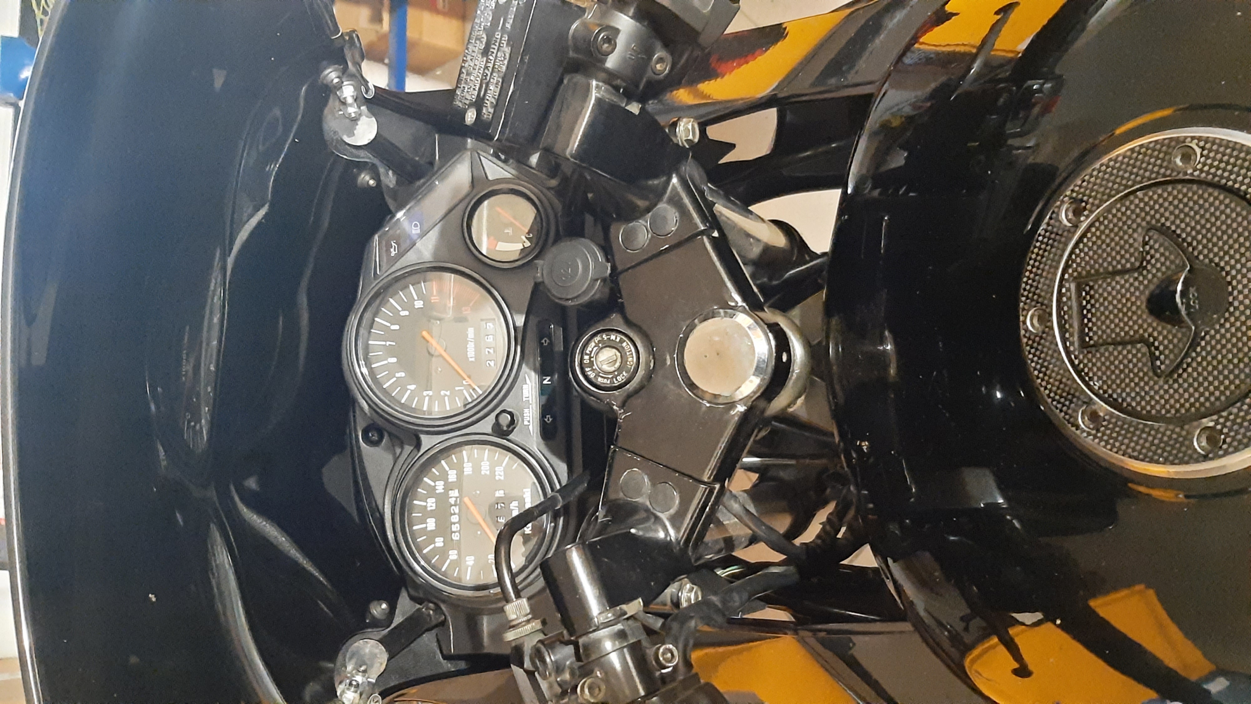 GPZ 500 car power plug