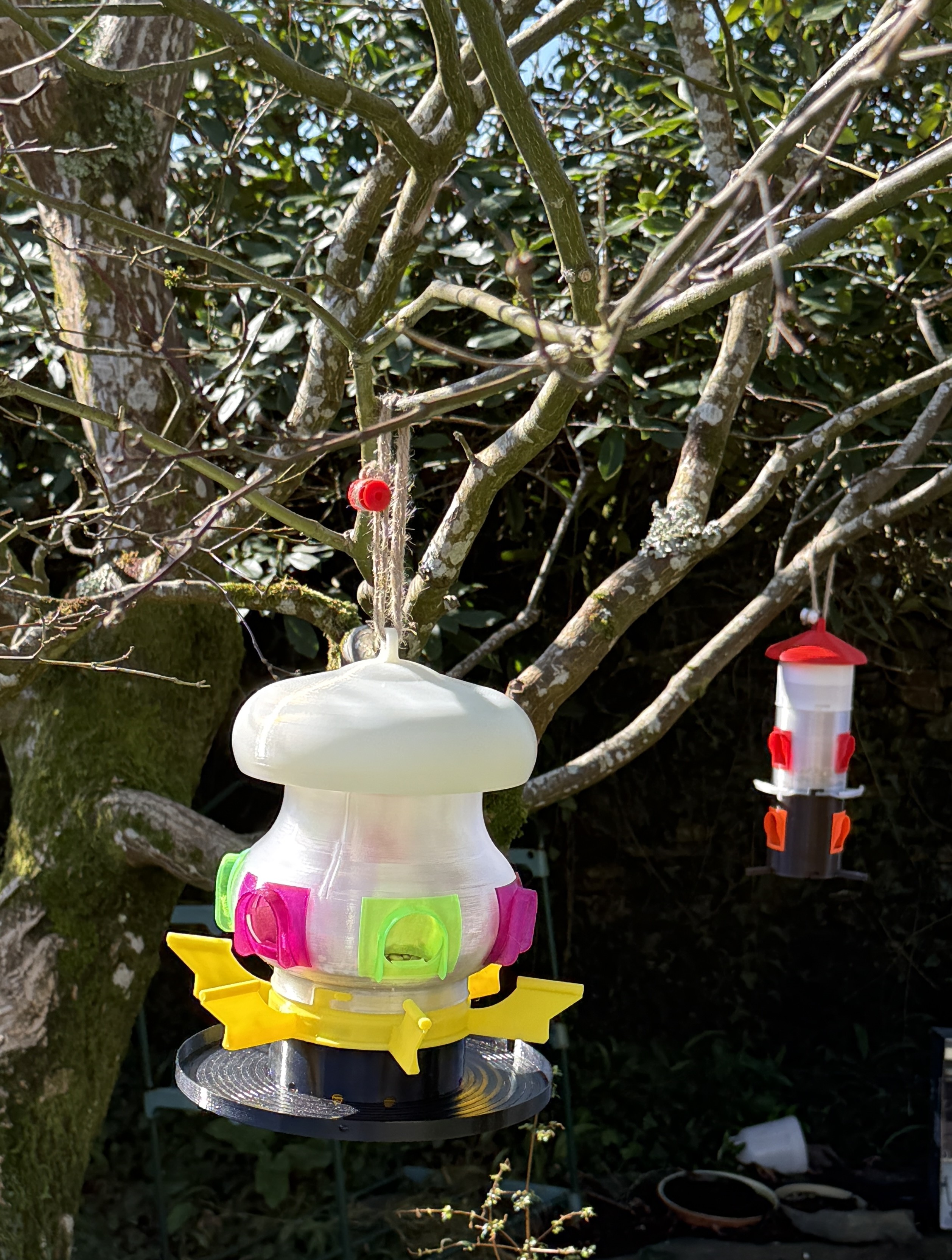 Big Mushroomesque Bird Feeder / Mangeoire pour oiseaux "champignonesque"