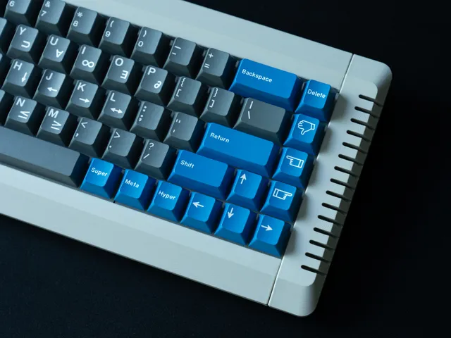 Kada 0110 - a retro inspired 65% mechanical keyboard