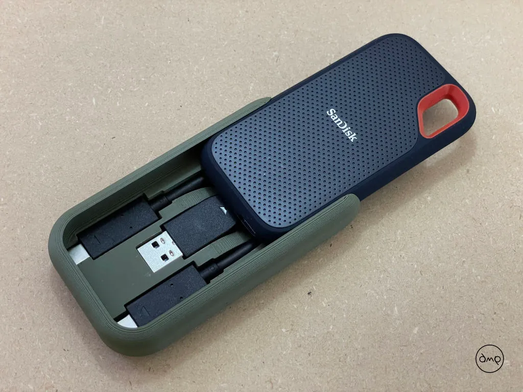 SanDisk Extreme Portable SSD (SDSSDE61) Compact Case by