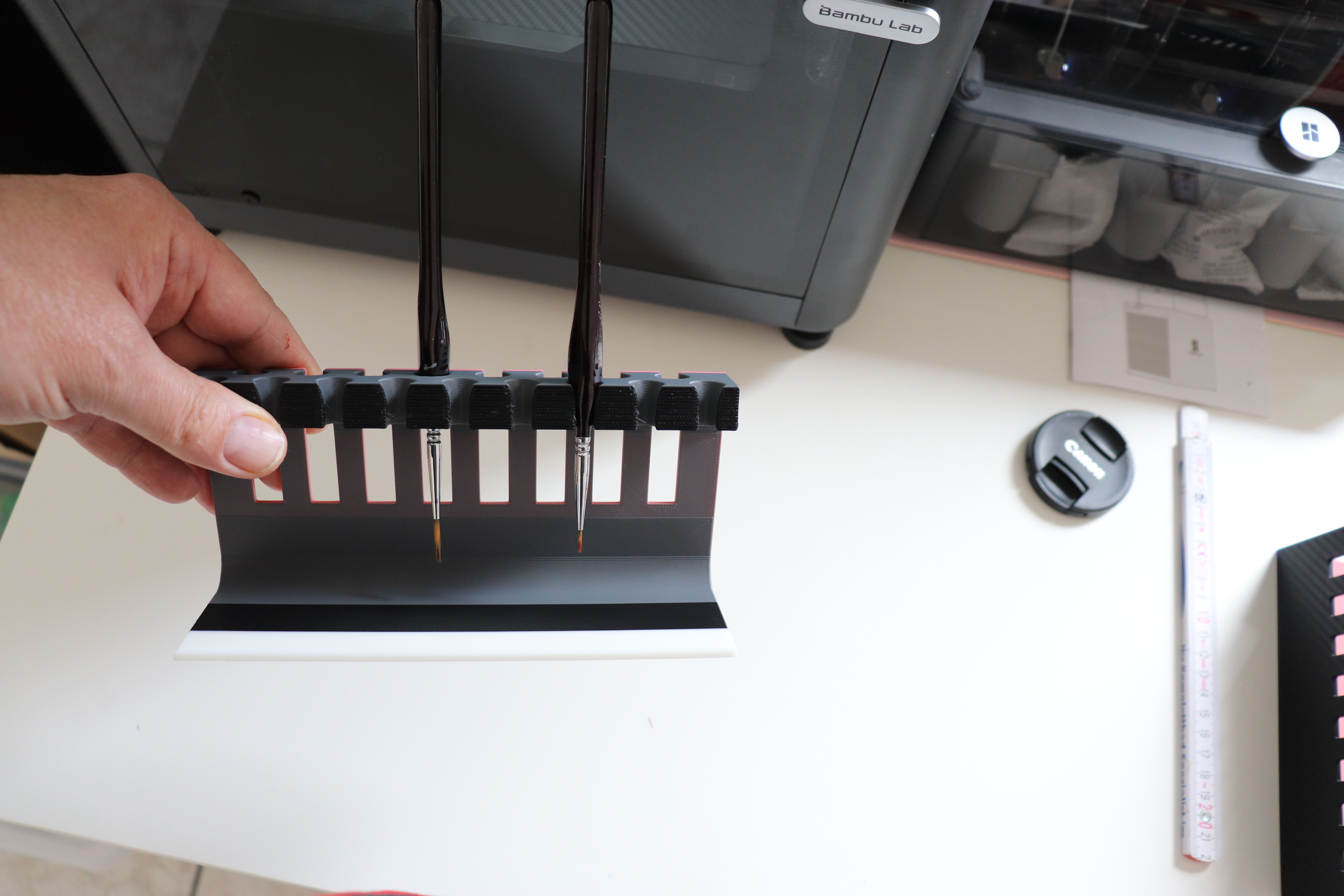 brush holder for ergonomic triangular handle — thumbnail 3