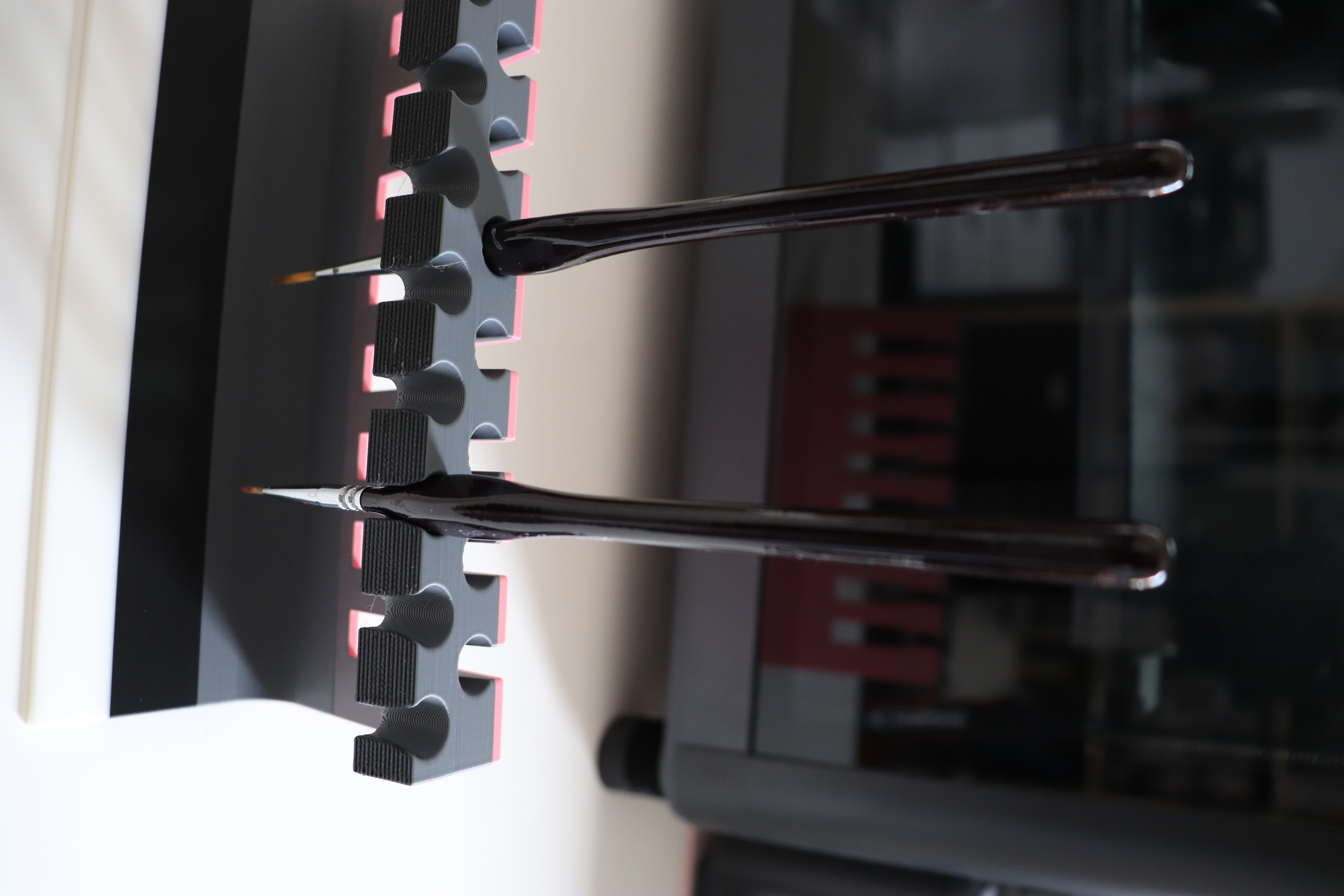 brush holder for ergonomic triangular handle — thumbnail 7